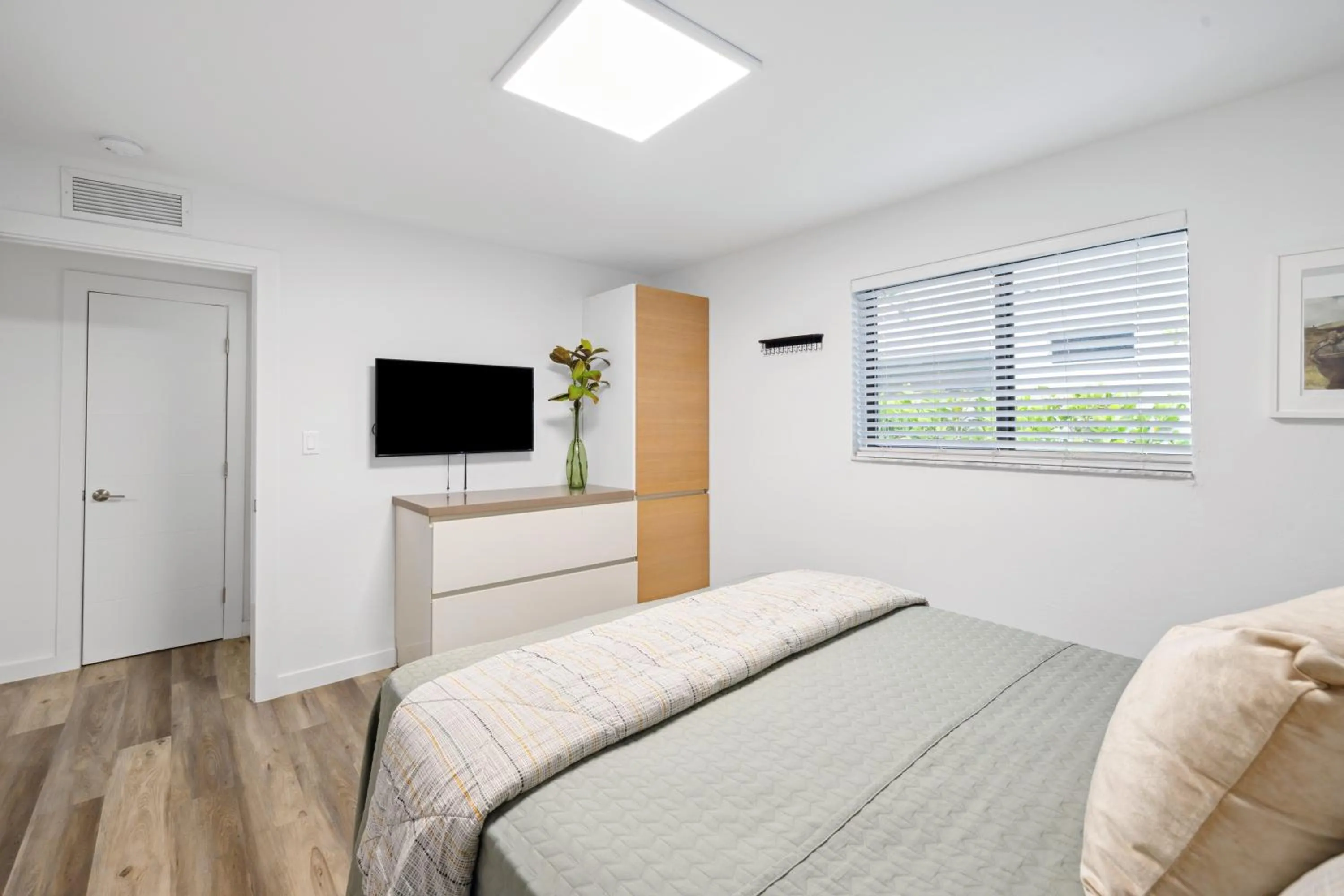 Bed in Harbourside Flats