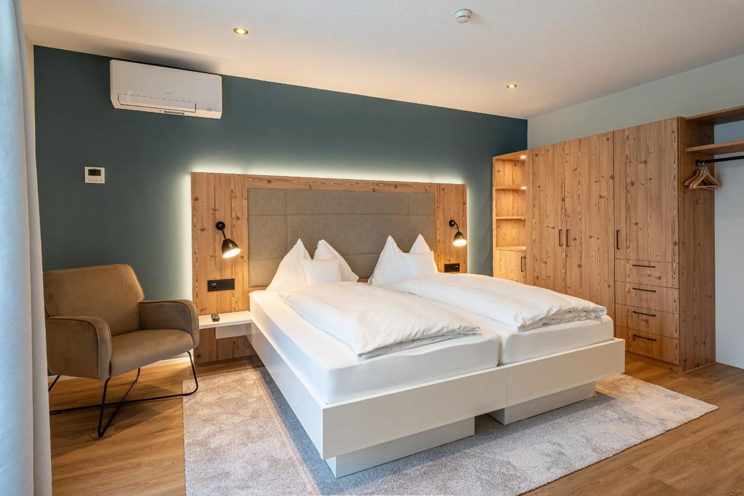 Photo of the whole room, Bed in Hotel Seeburg - Adults only