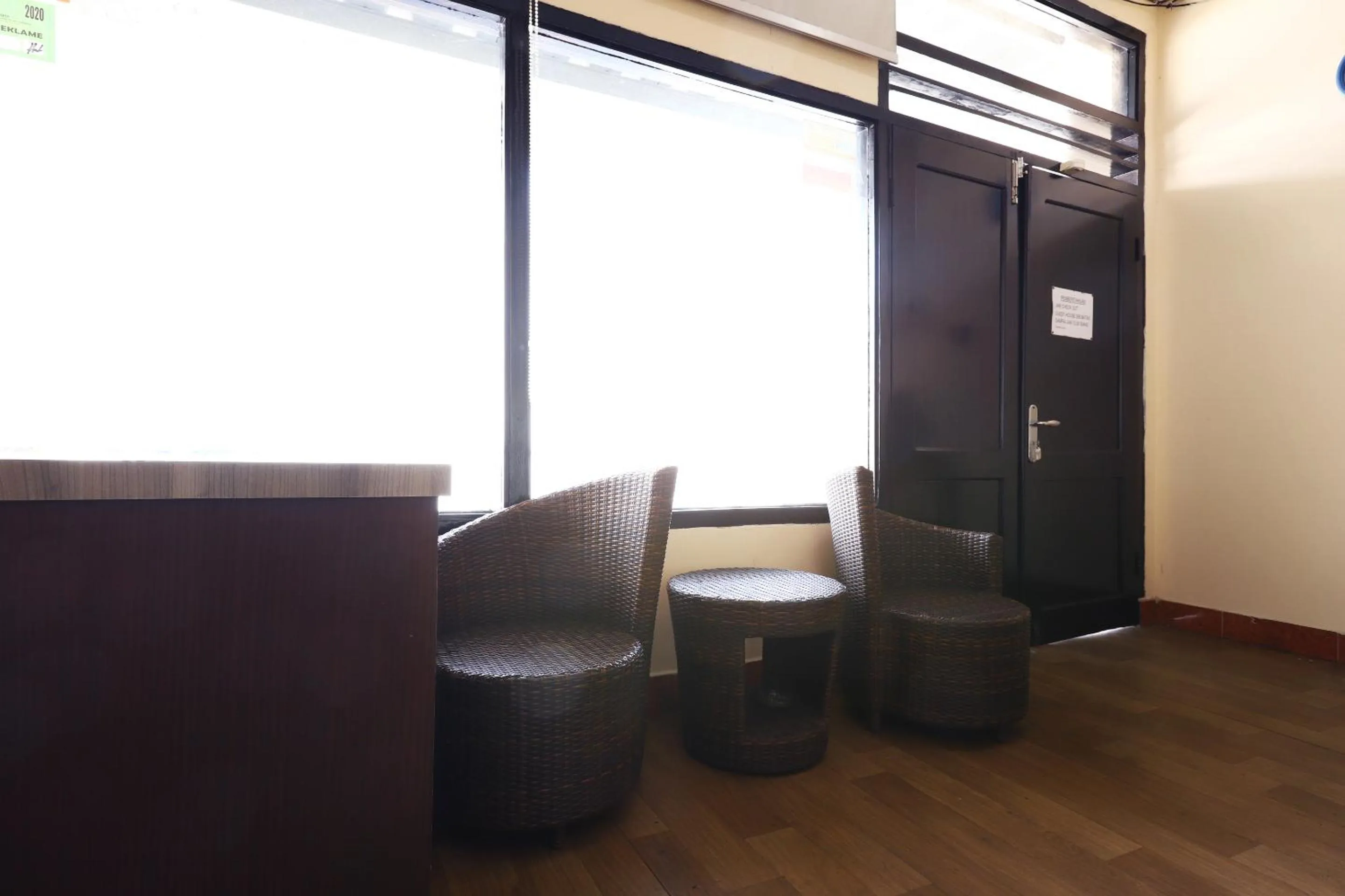 Seating area in RedDoorz near Pasar Klandasan Balikpapan