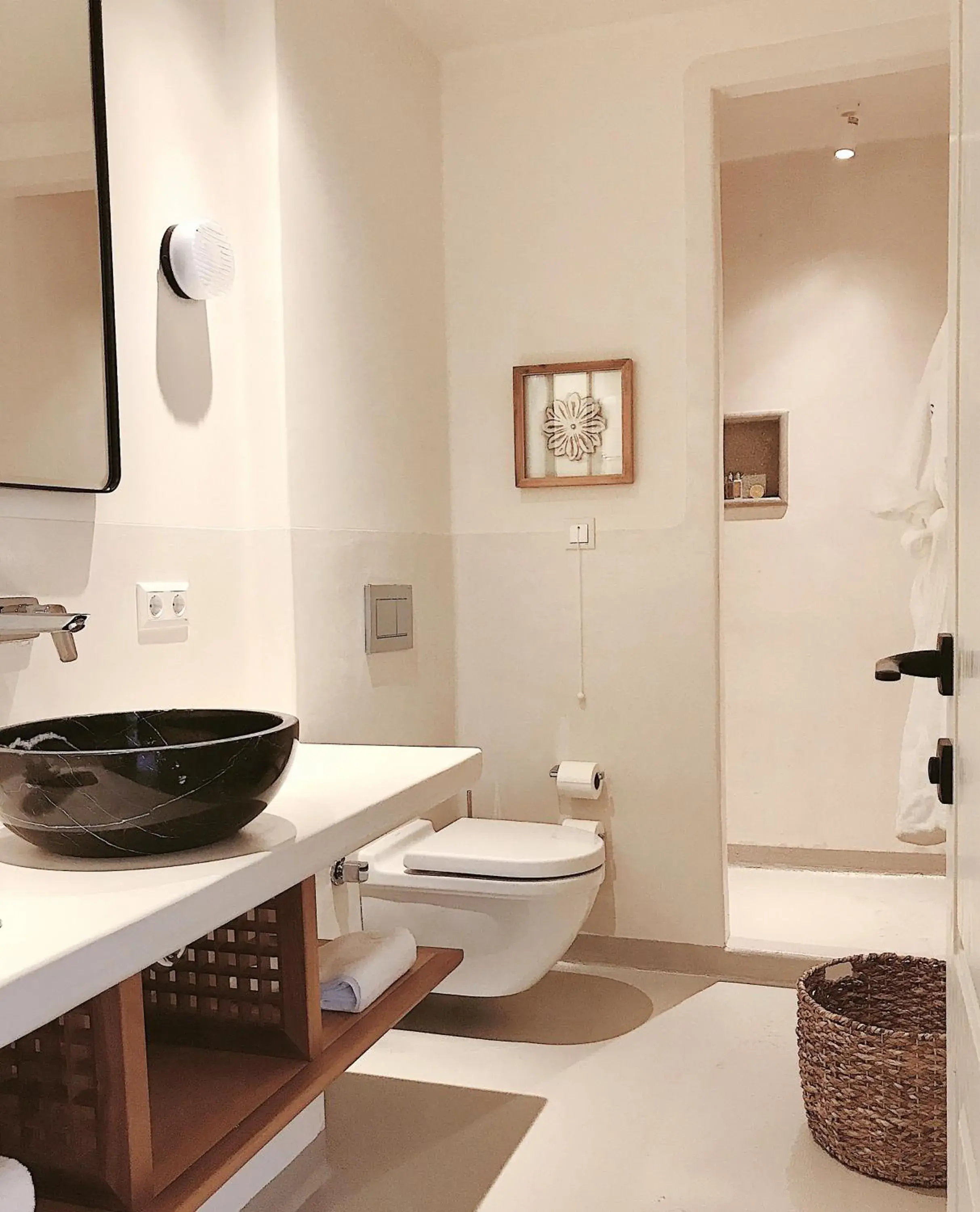 Toilet in Pilos Suites Toilet in Pilos Suites