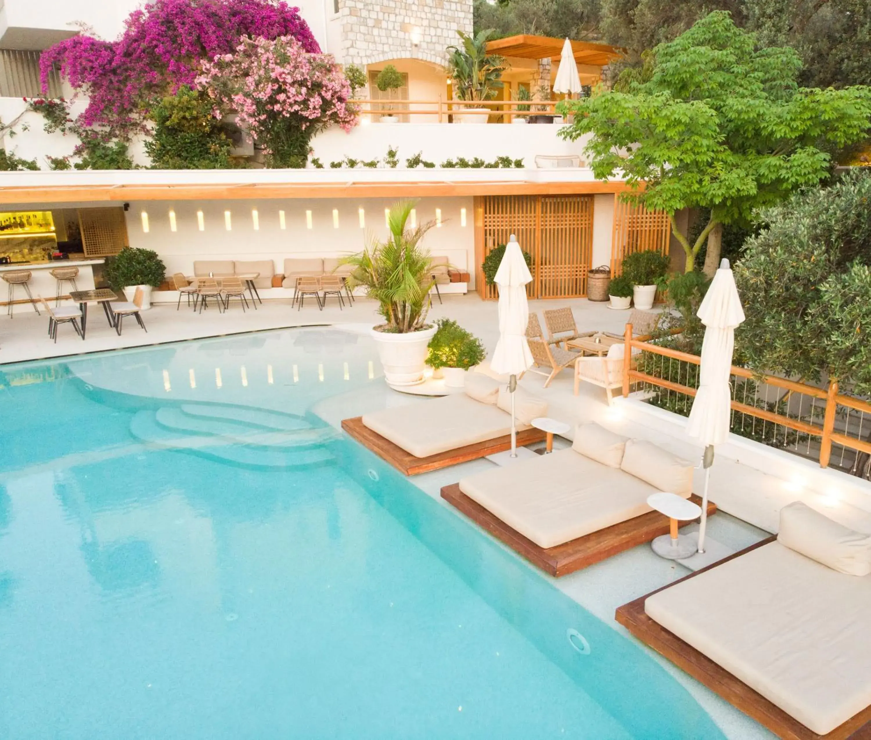 Swimming pool in Pilos Suites Swimming pool in Pilos Suites