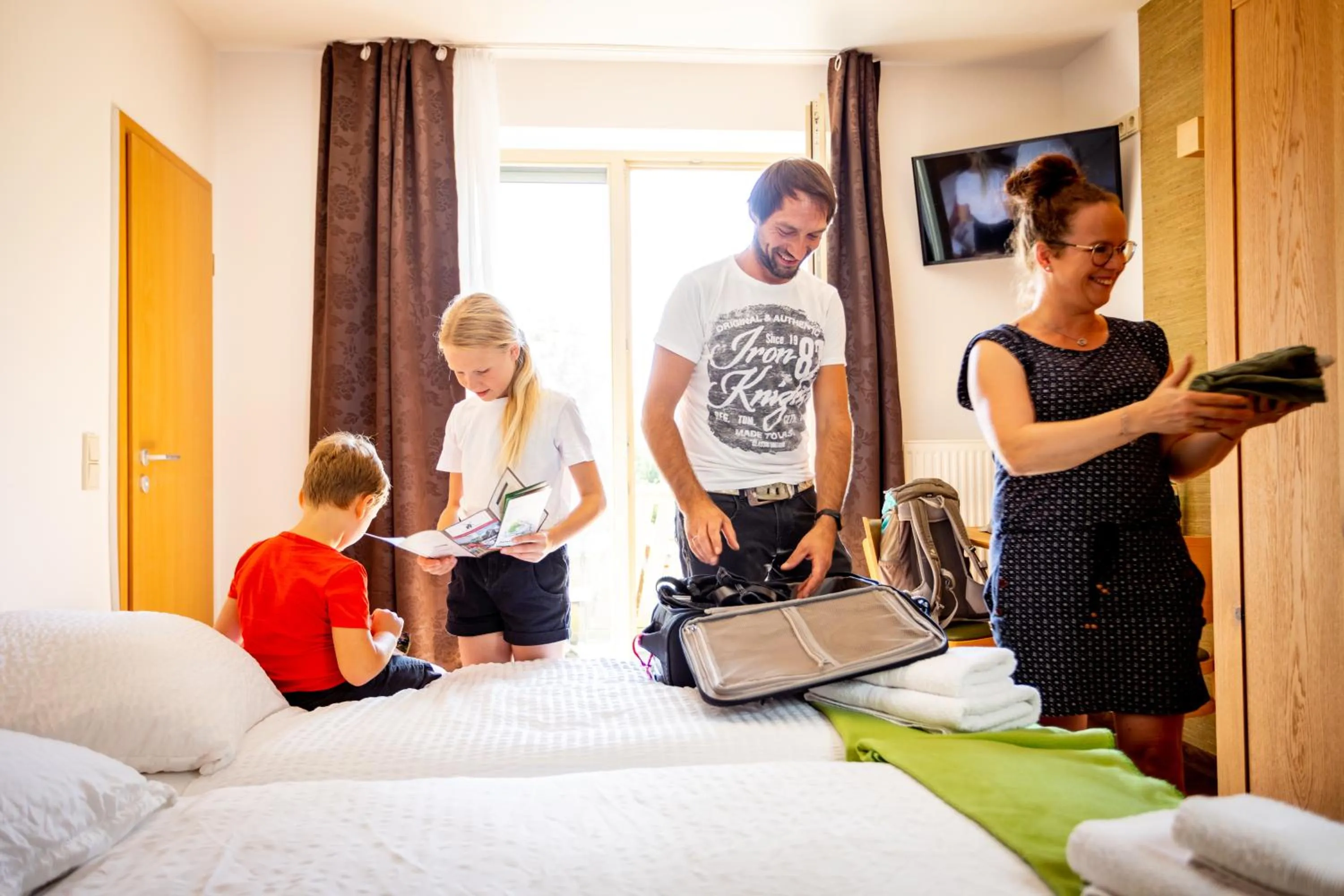 Staff, Bed in Forsthaus Thiemsburg im Nationalpark Hainich