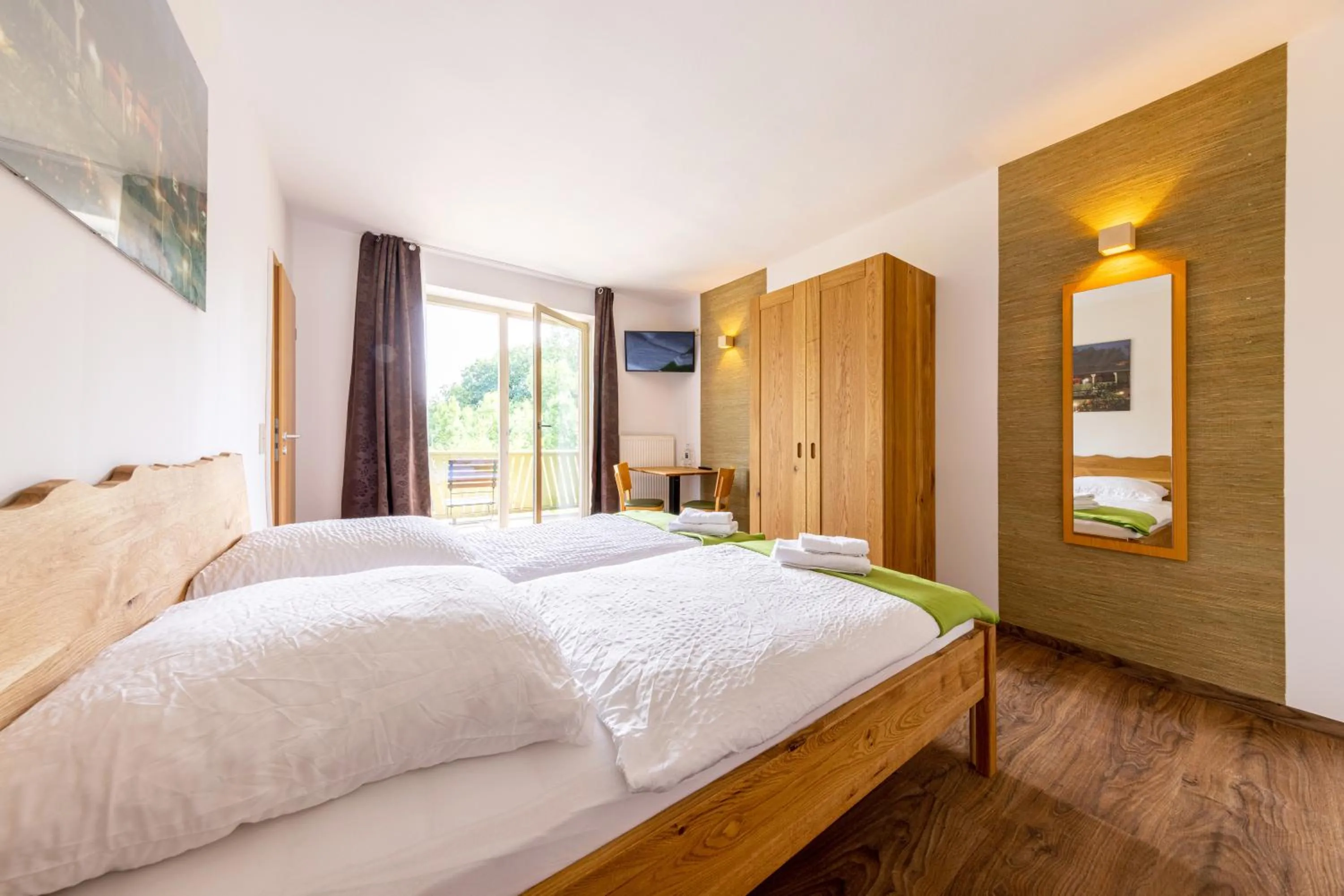 Staff, Bed in Forsthaus Thiemsburg im Nationalpark Hainich