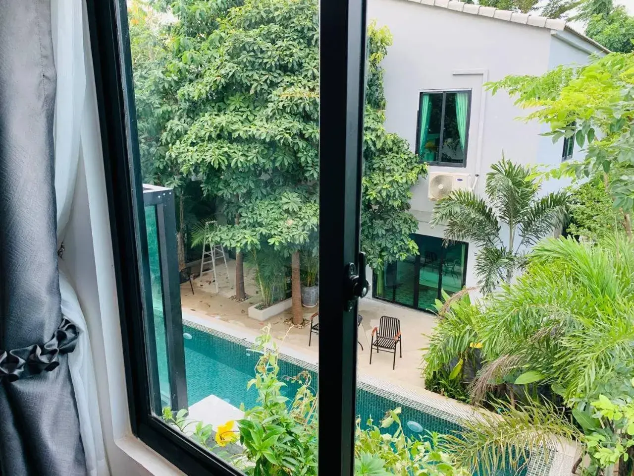 Pool view in Raing Phnom Bungalow Pool view in Raing Phnom Bungalow