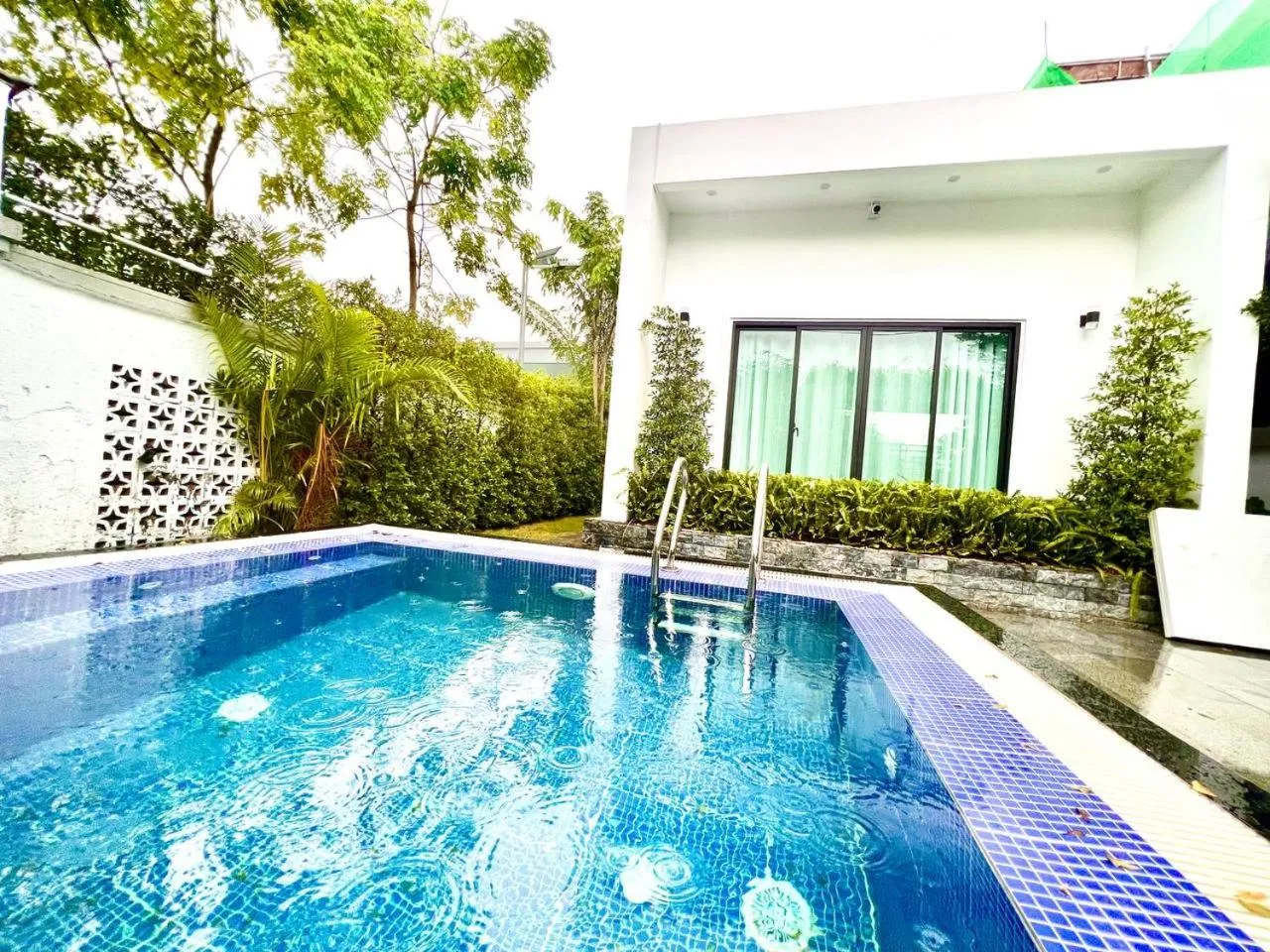 Garden view in Raing Phnom Bungalow