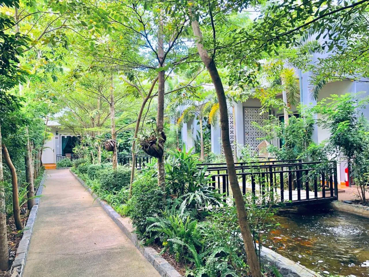 Garden in Raing Phnom Bungalow