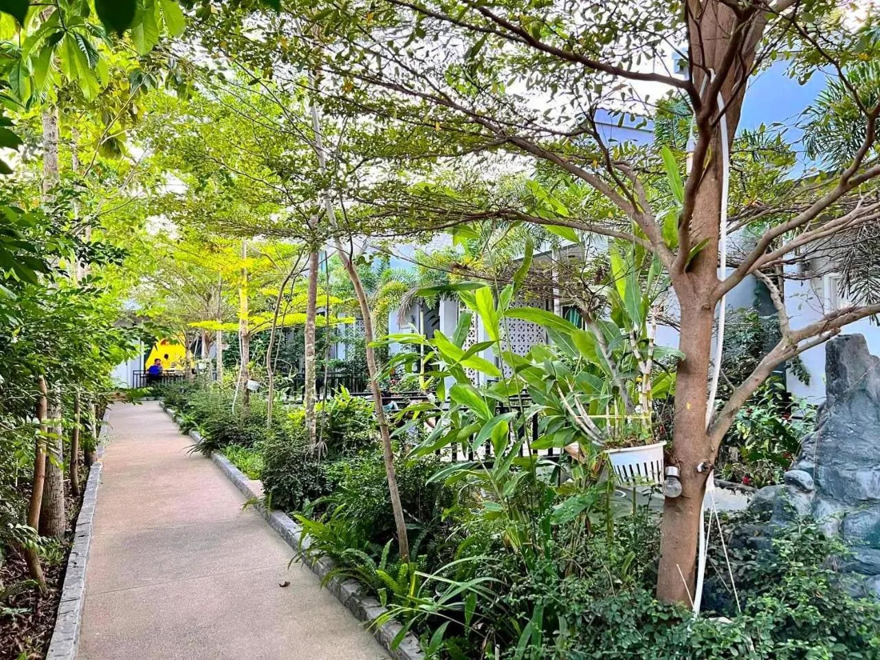 Garden view in Raing Phnom Bungalow
