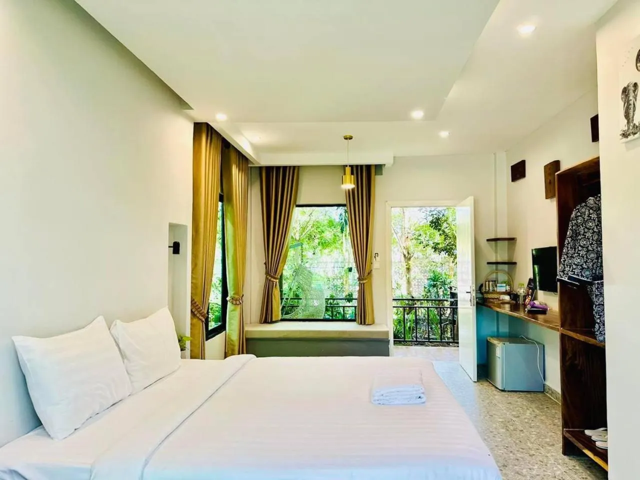 Bed in Raing Phnom Bungalow