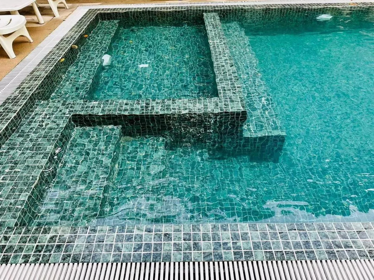 Pool view in Raing Phnom Bungalow