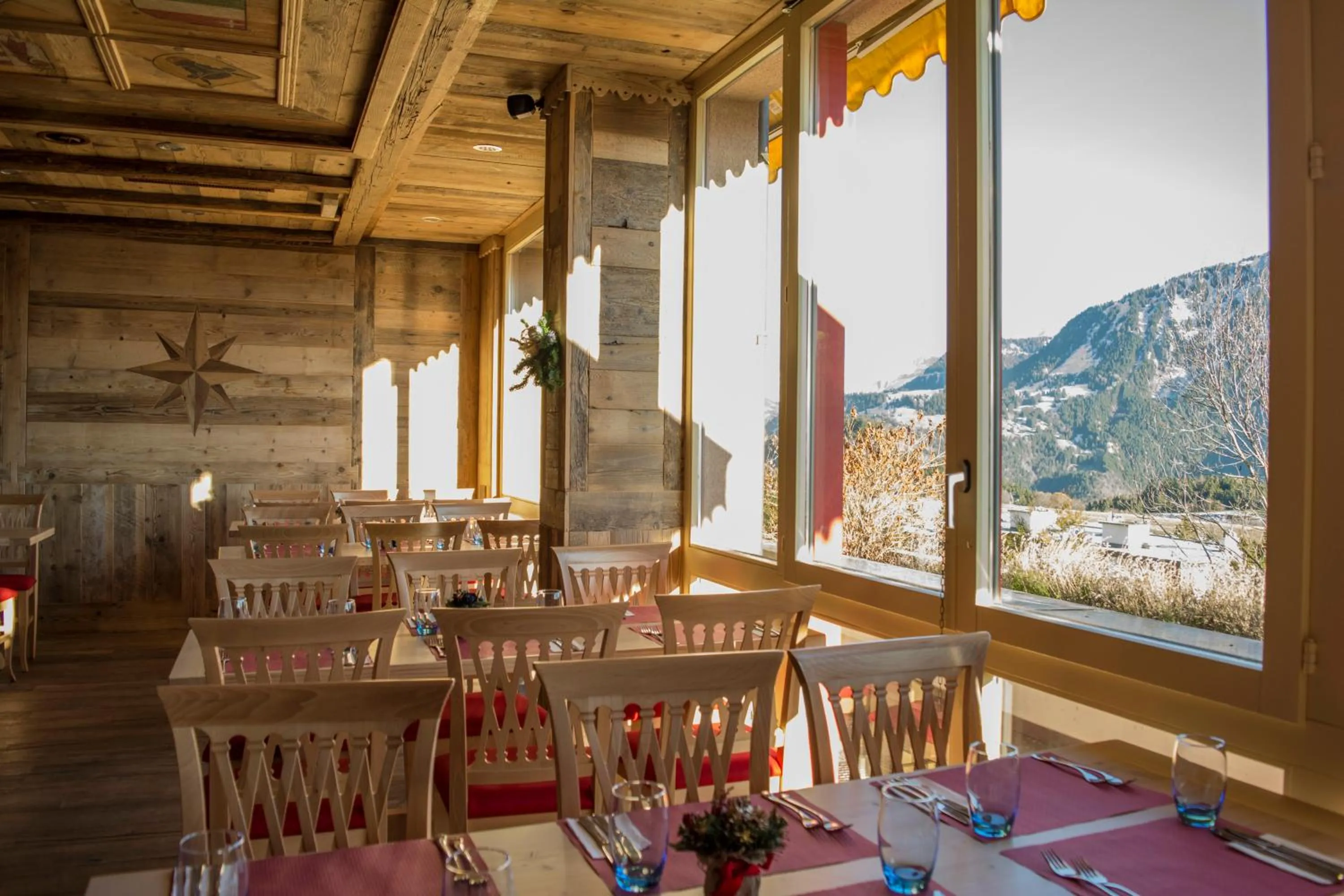 Restaurant/places to eat in Alpine Classic Hotel