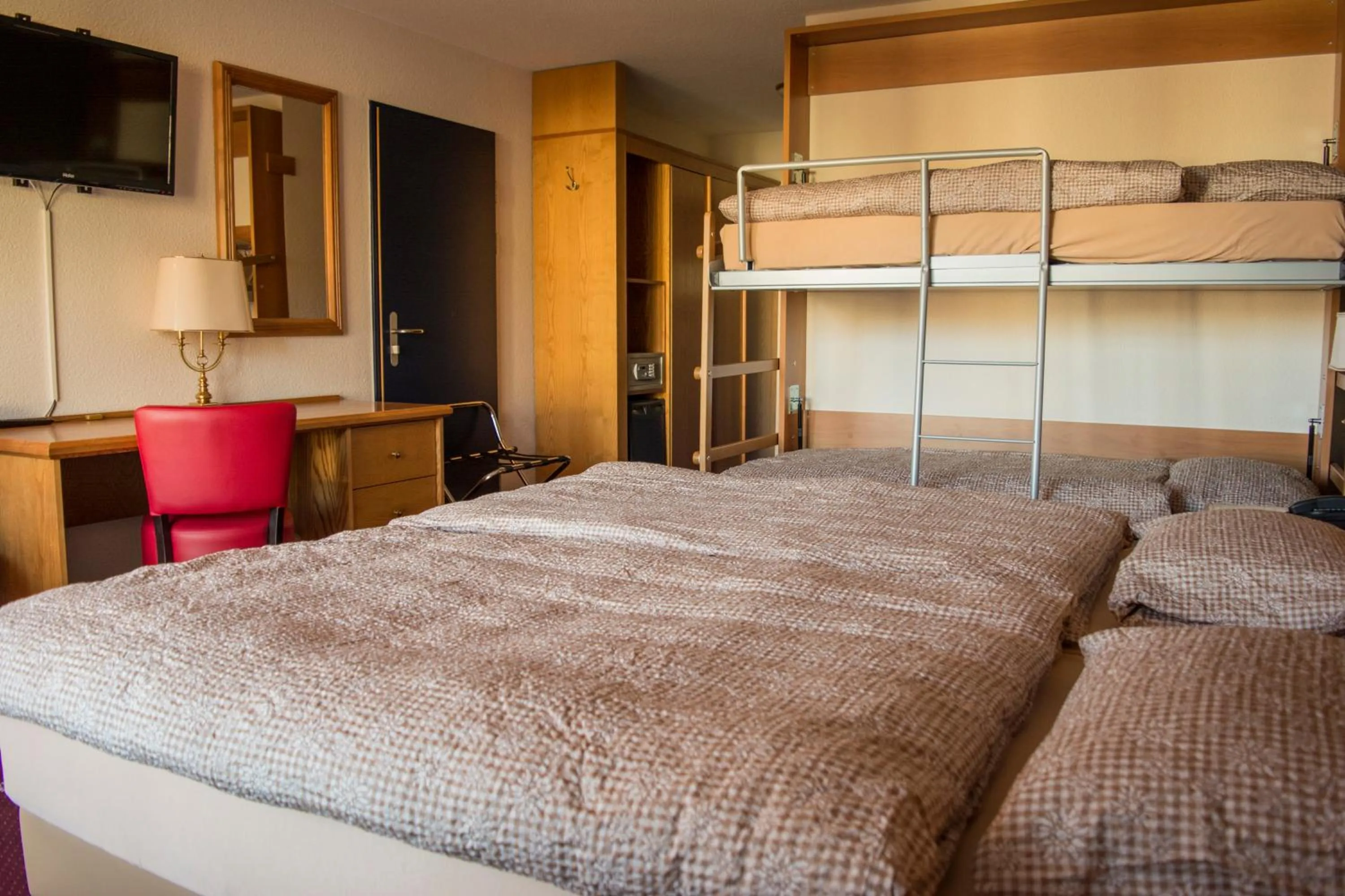 Bedroom, Bed in Alpine Classic Hotel