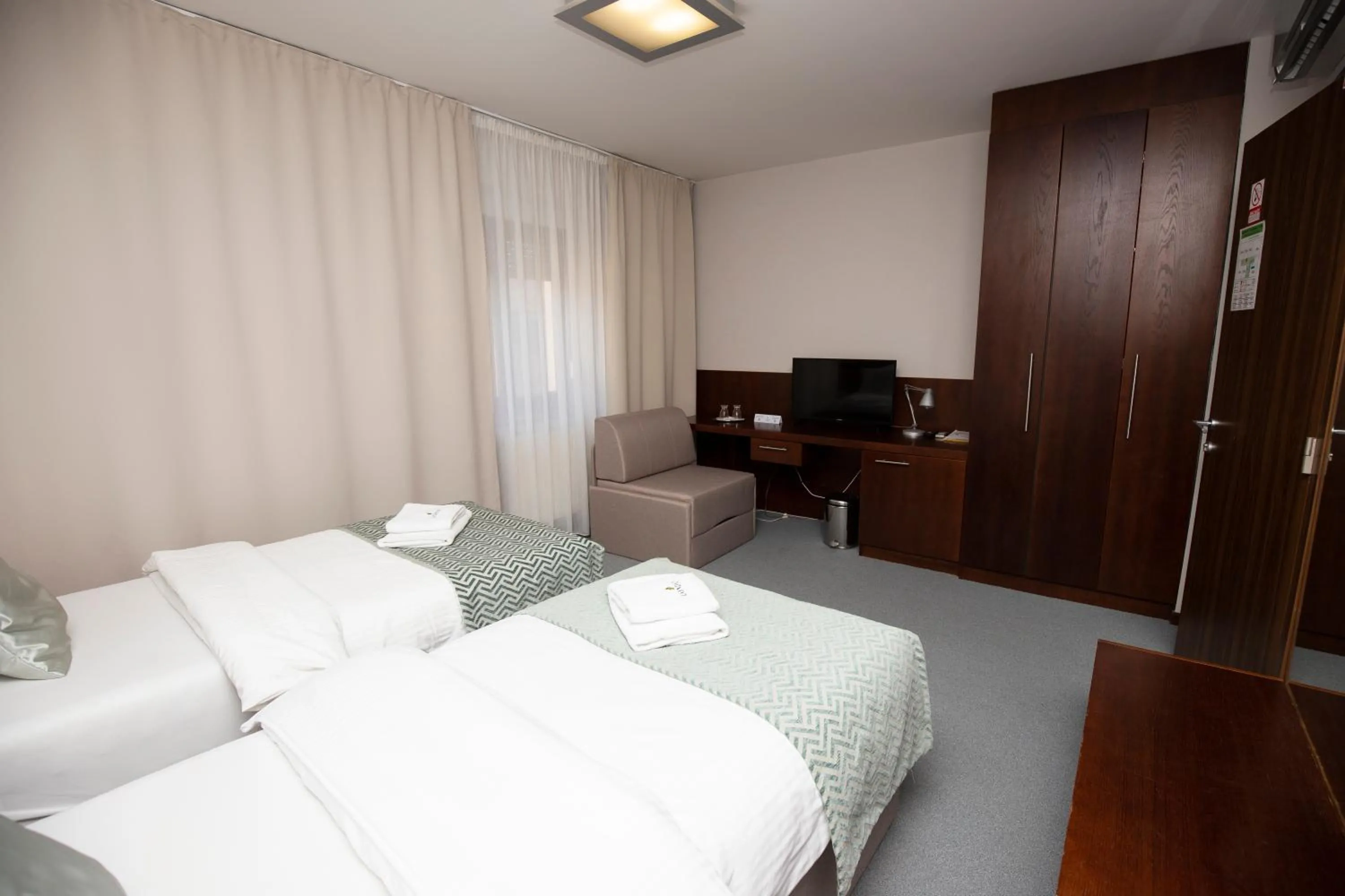 Photo of the whole room, Bed in LONDON Boutique hotel & Restaurant