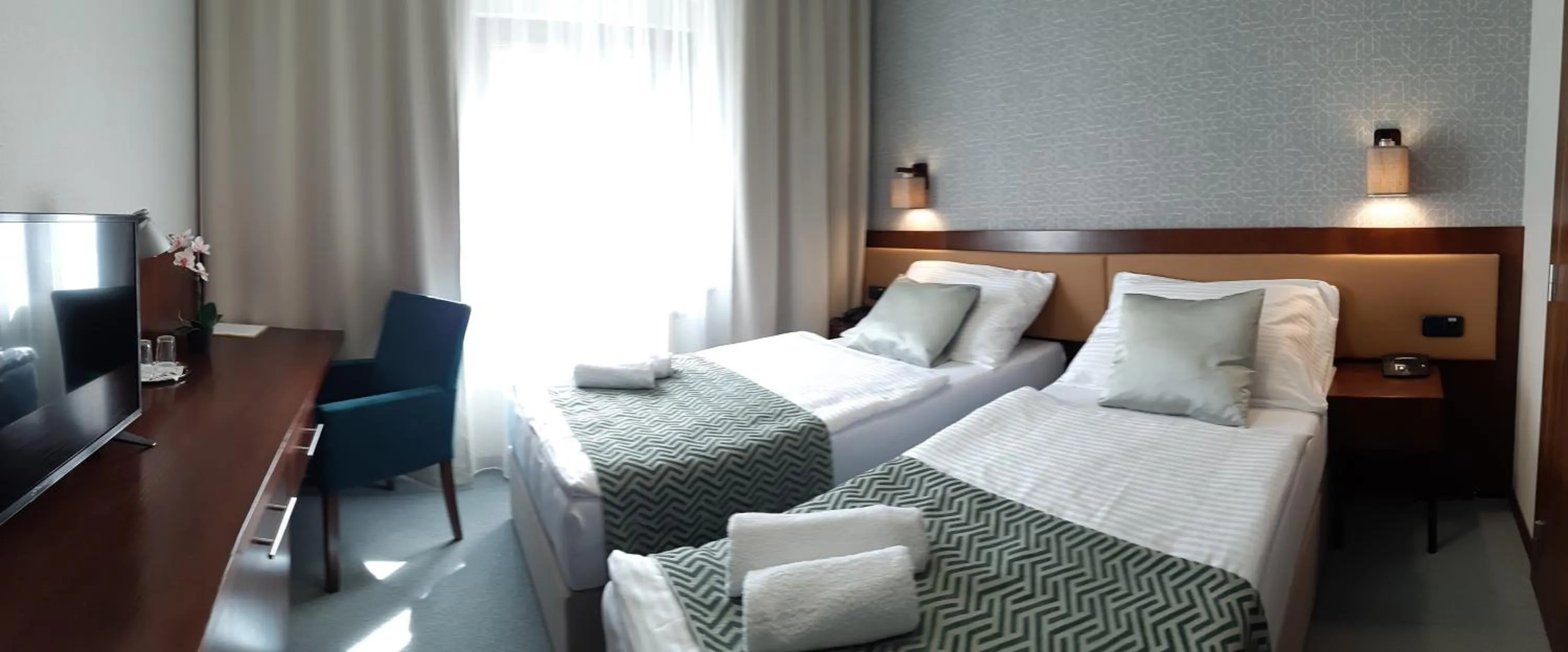 Photo of the whole room, Bed in LONDON Boutique hotel & Restaurant