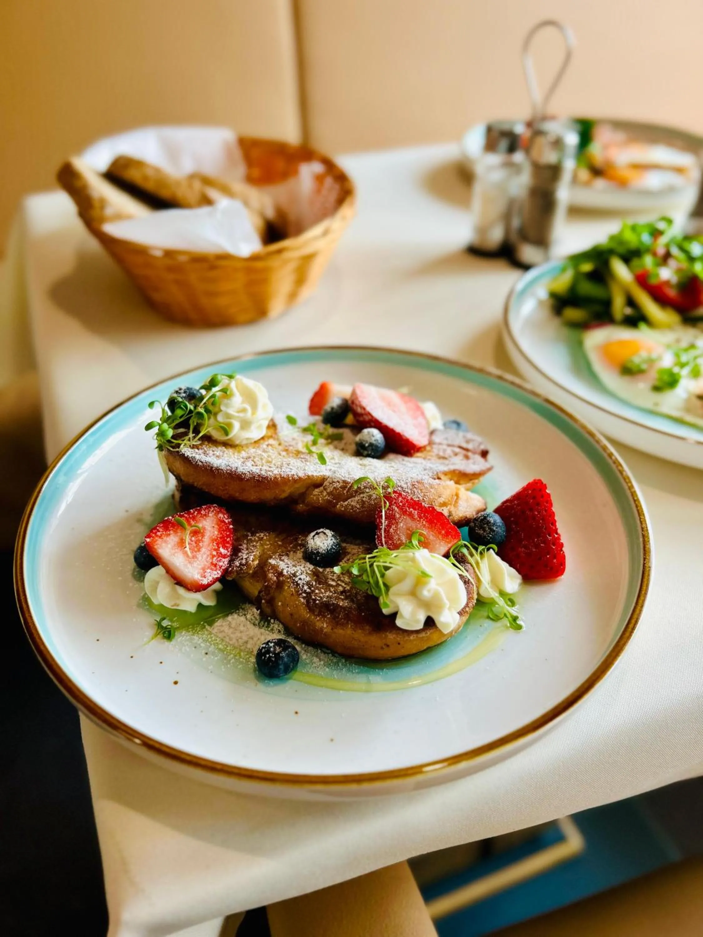 Breakfast in LONDON Boutique hotel & Restaurant