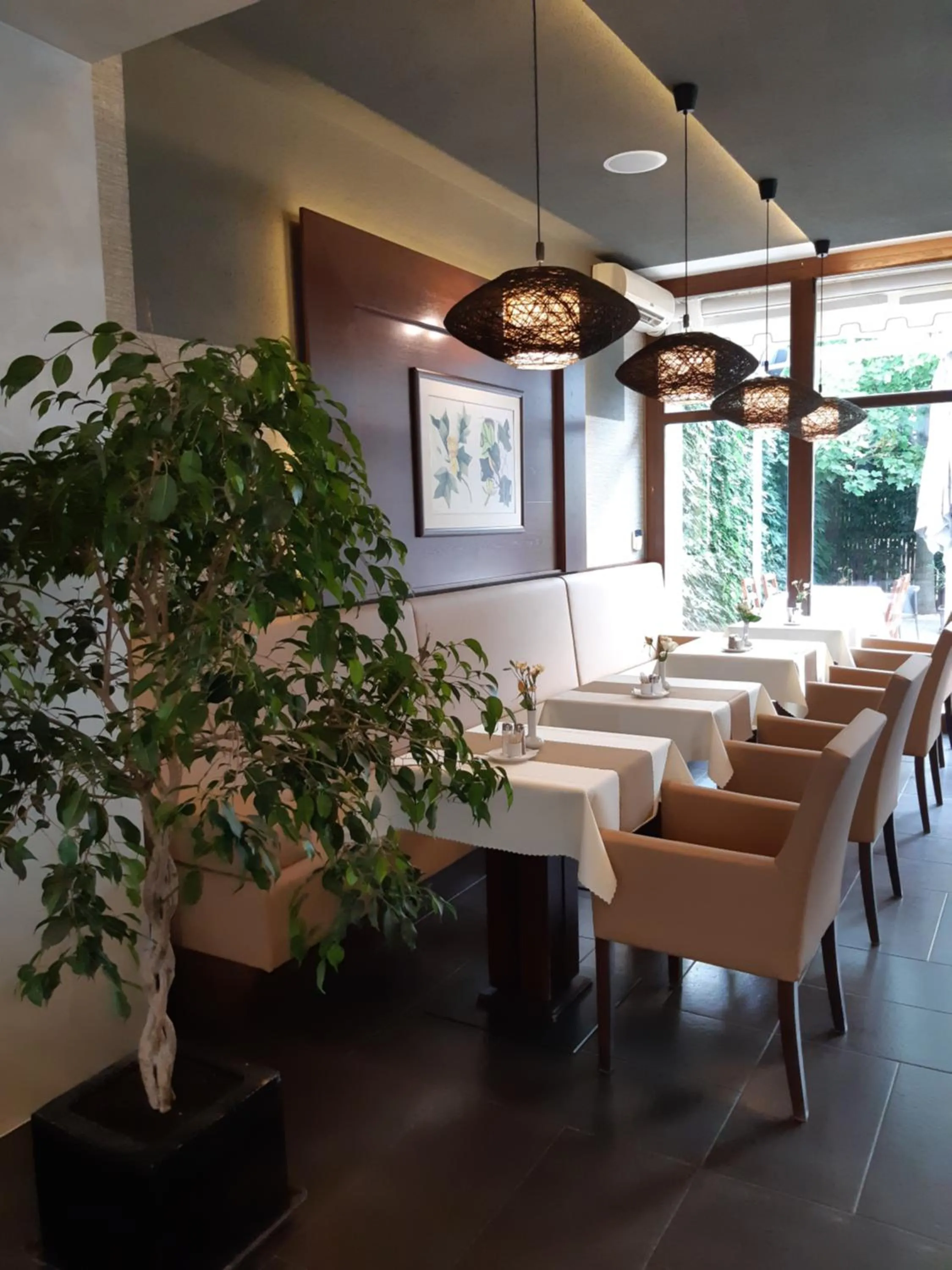 Restaurant/places to eat in LONDON Boutique hotel & Restaurant