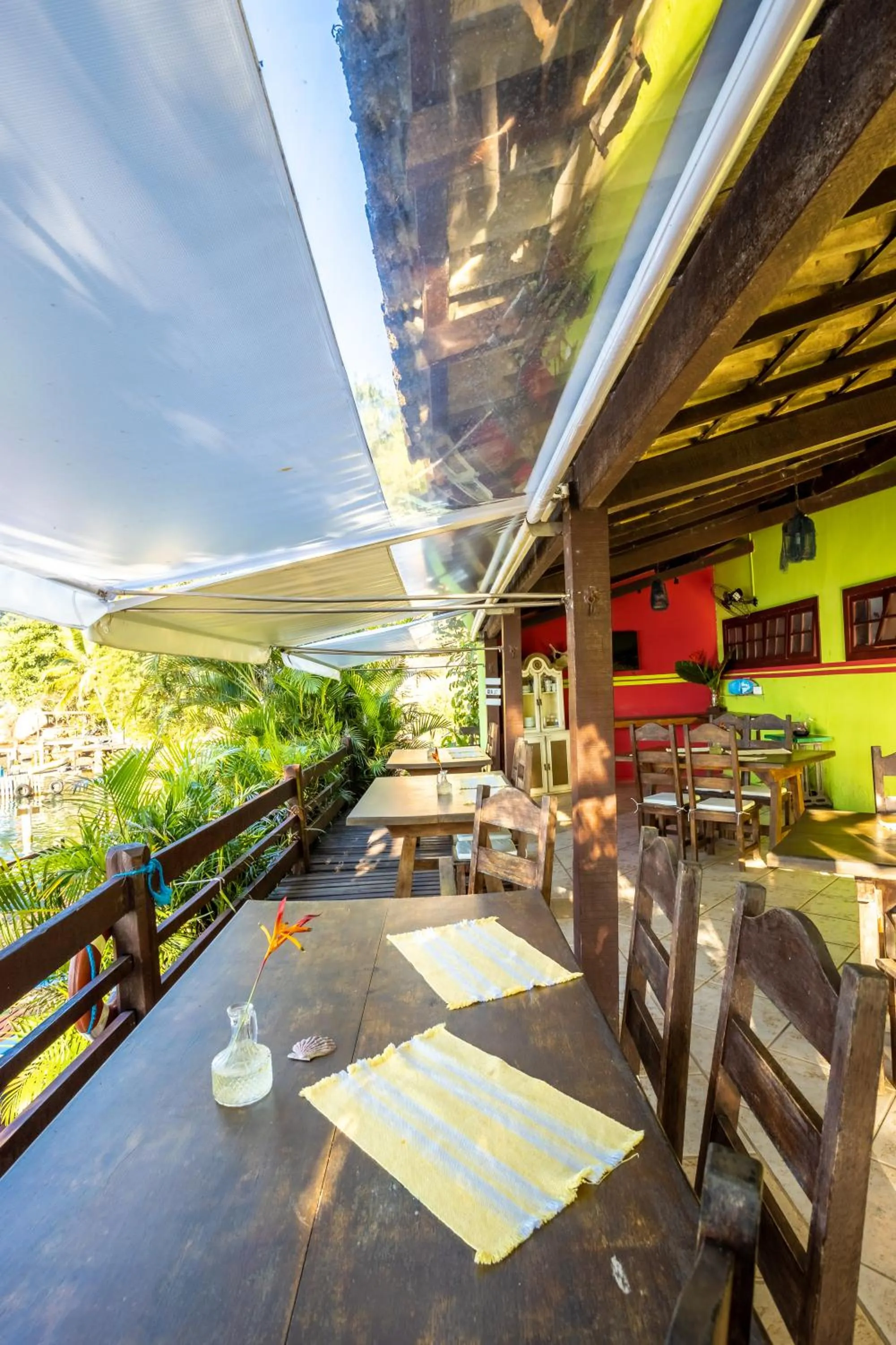 Restaurant/places to eat in Pousada Cruzoé