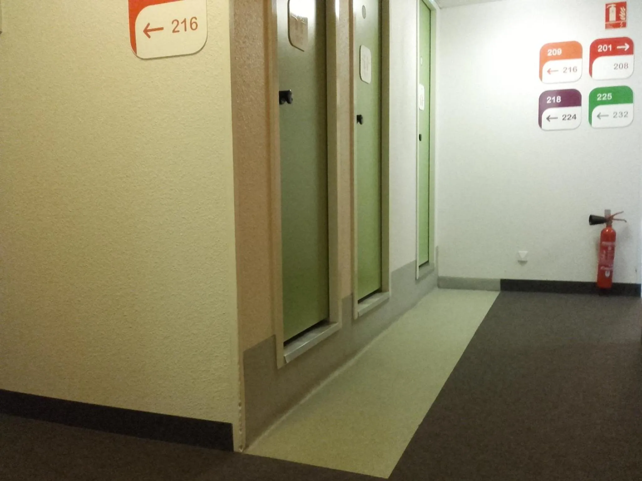 Shower in Unisotel Montauban EX F1