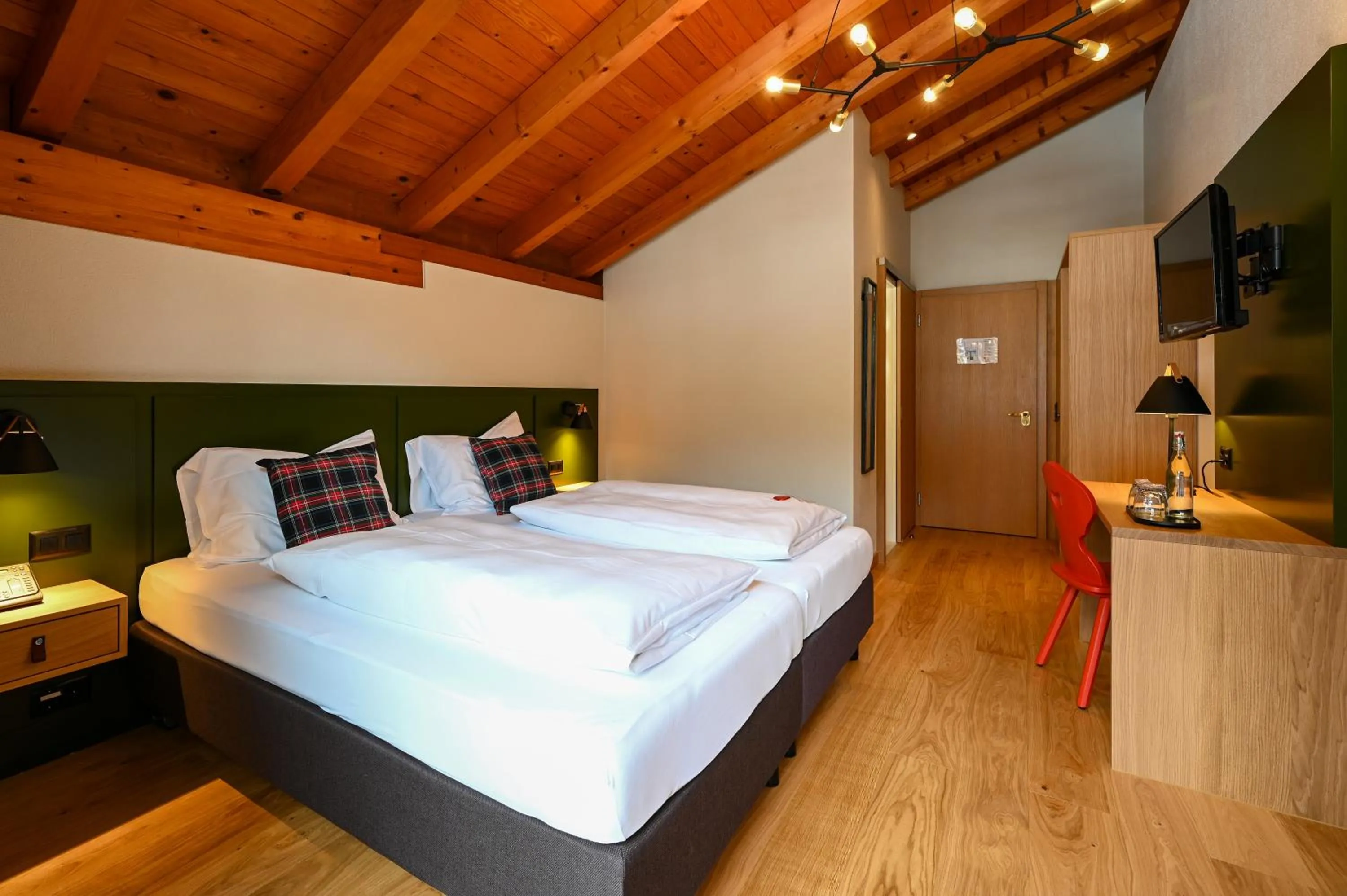 Photo of the whole room, Bed in Hotel Sonnwendhof Engelberg