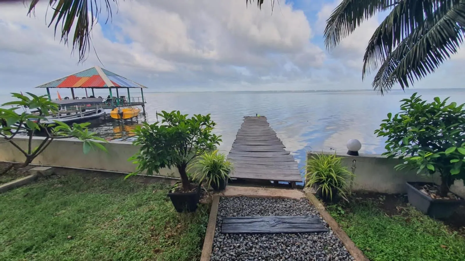 Lake view in Araliya Lagoon Park Resort