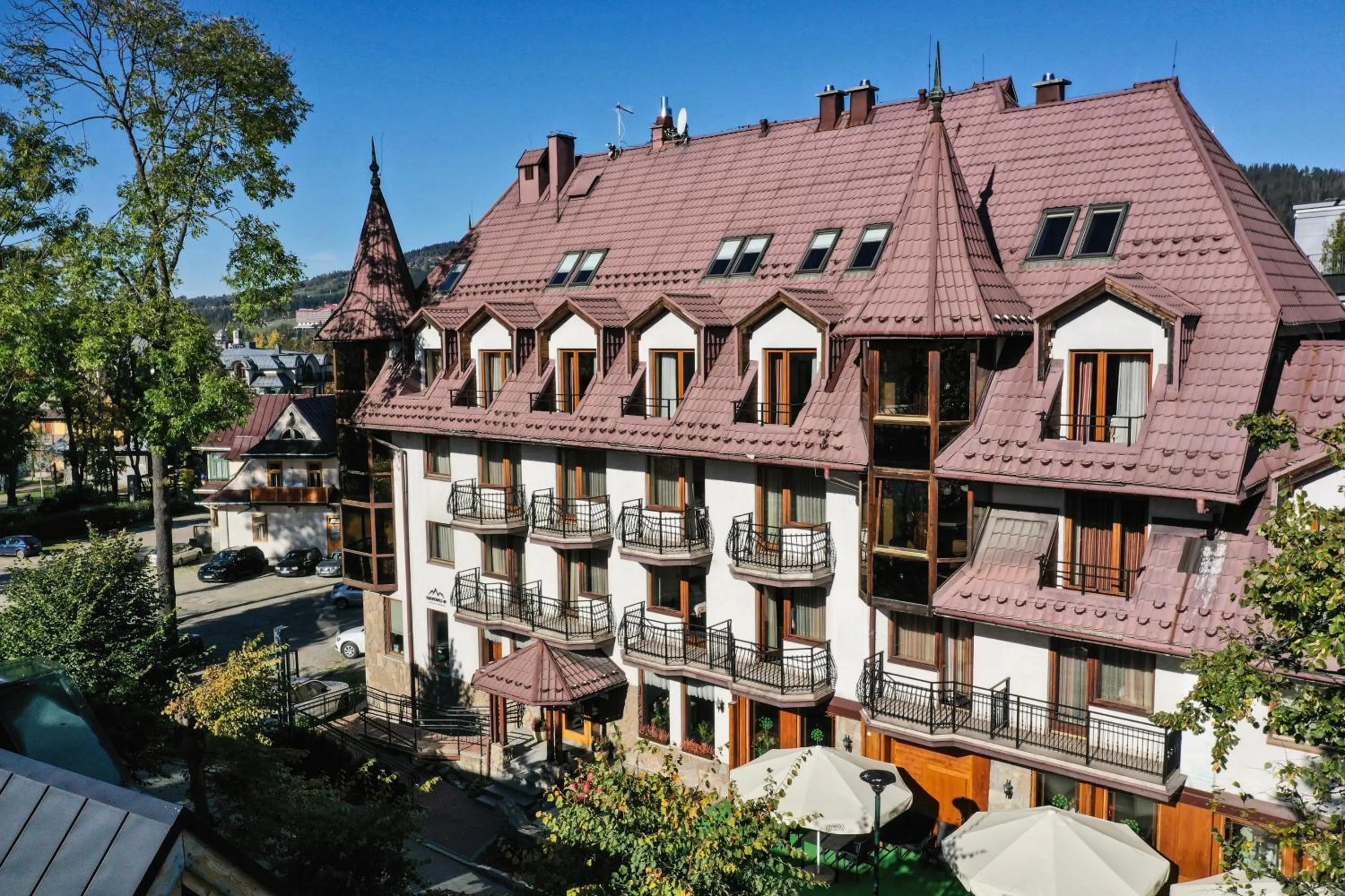 Property building in Krupówki 40
