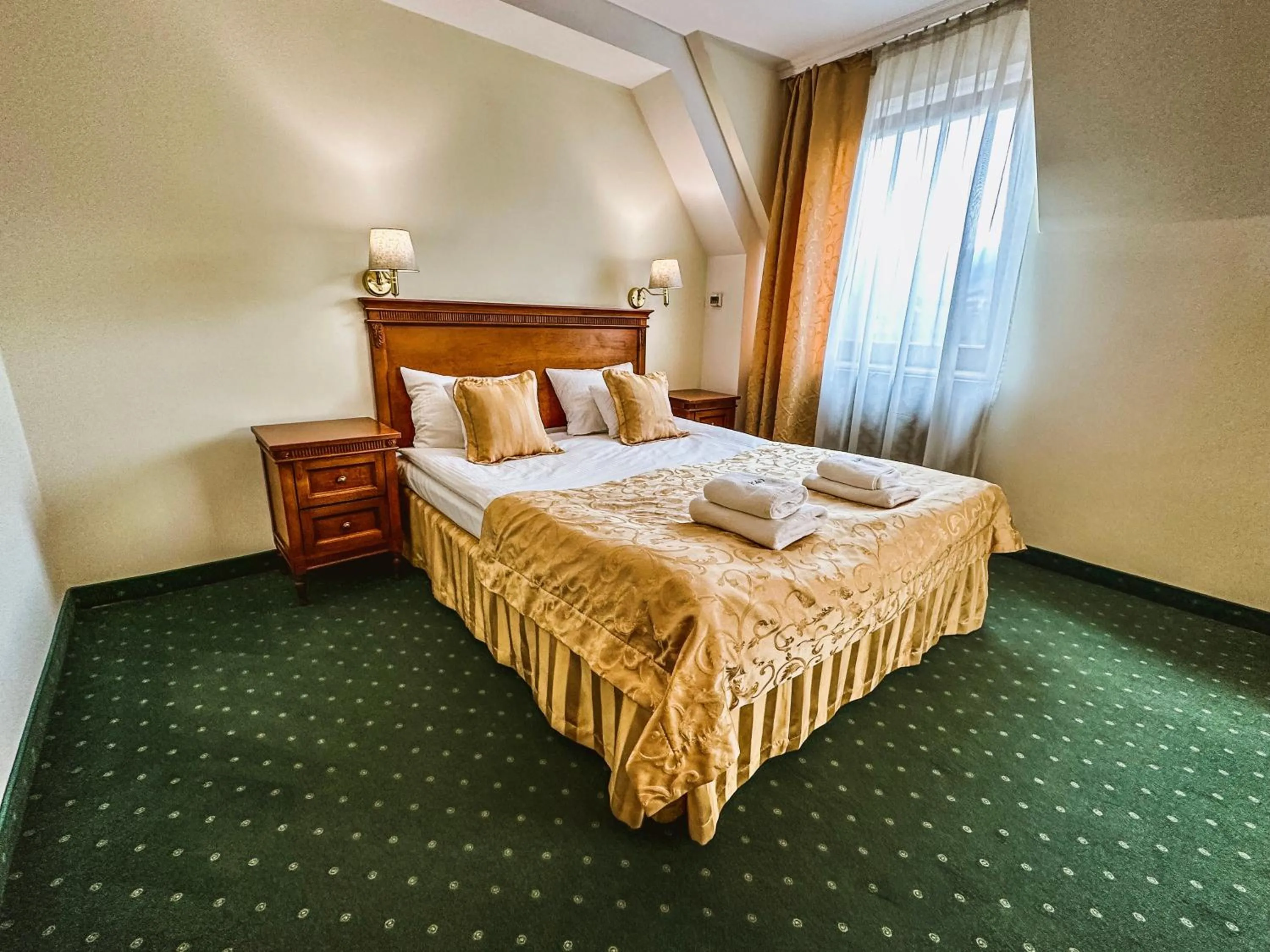 Property building, Bed in Krupówki 40