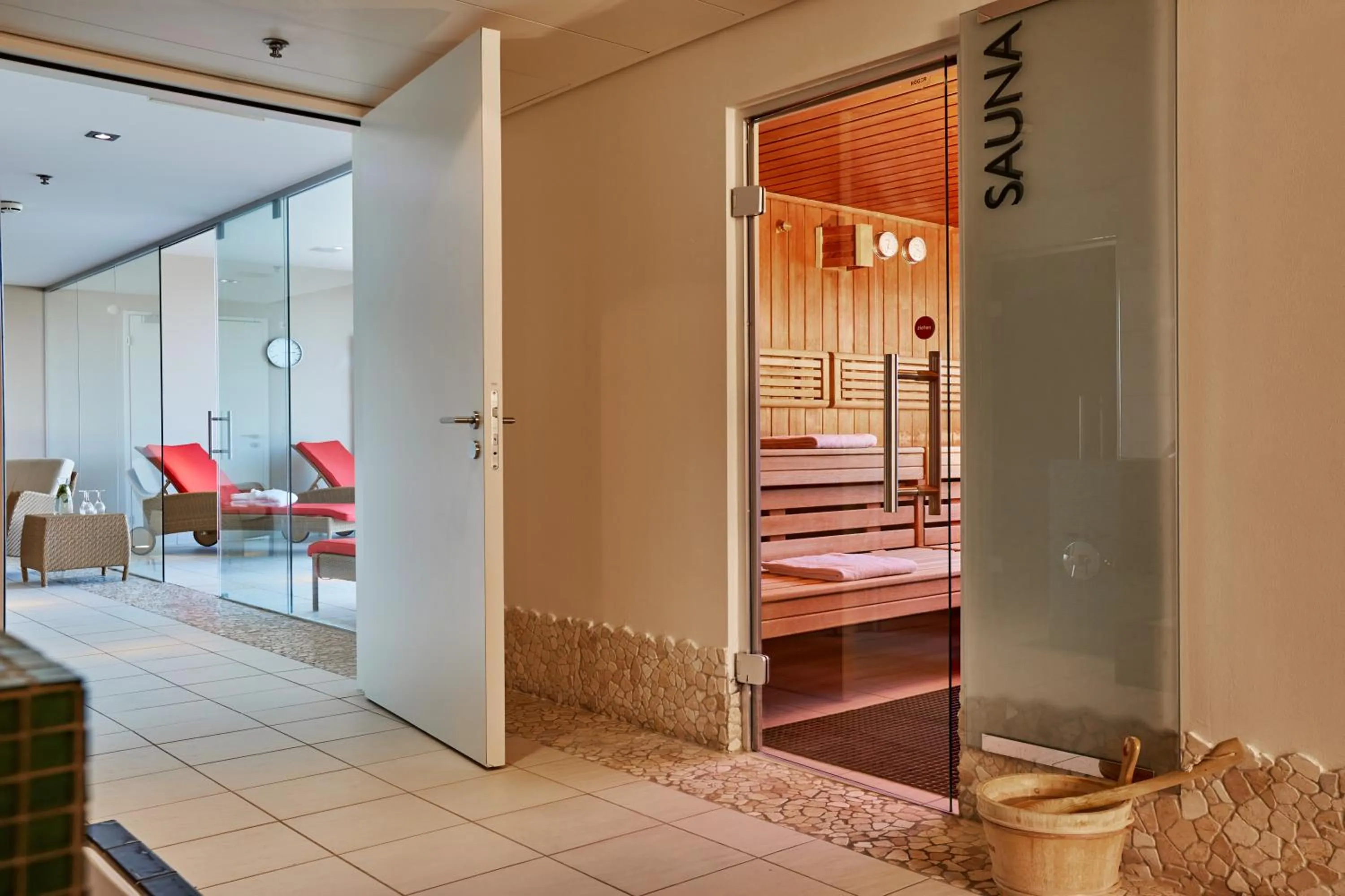 Sauna, Bed in H4 Hotel Solothurn