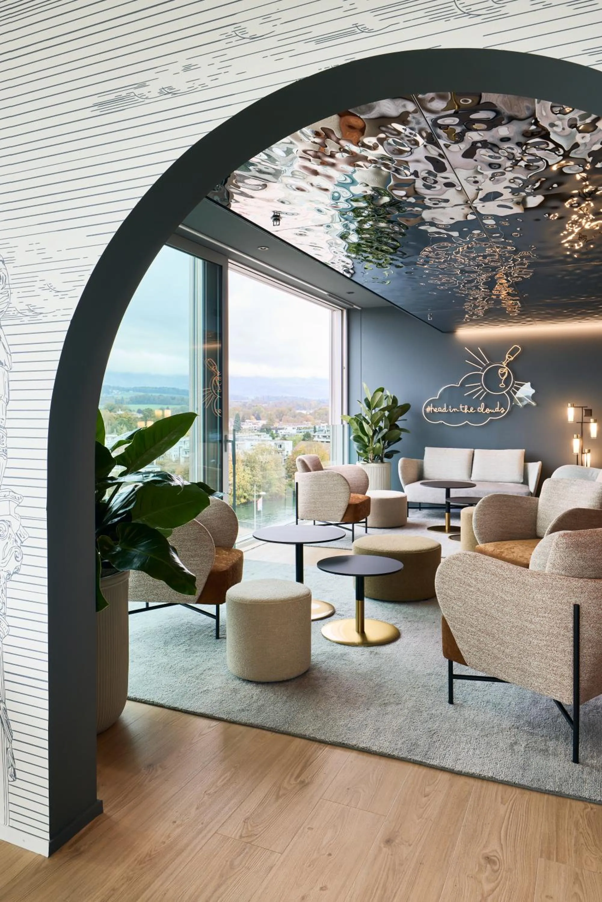 Lounge or bar in H4 Hotel Solothurn