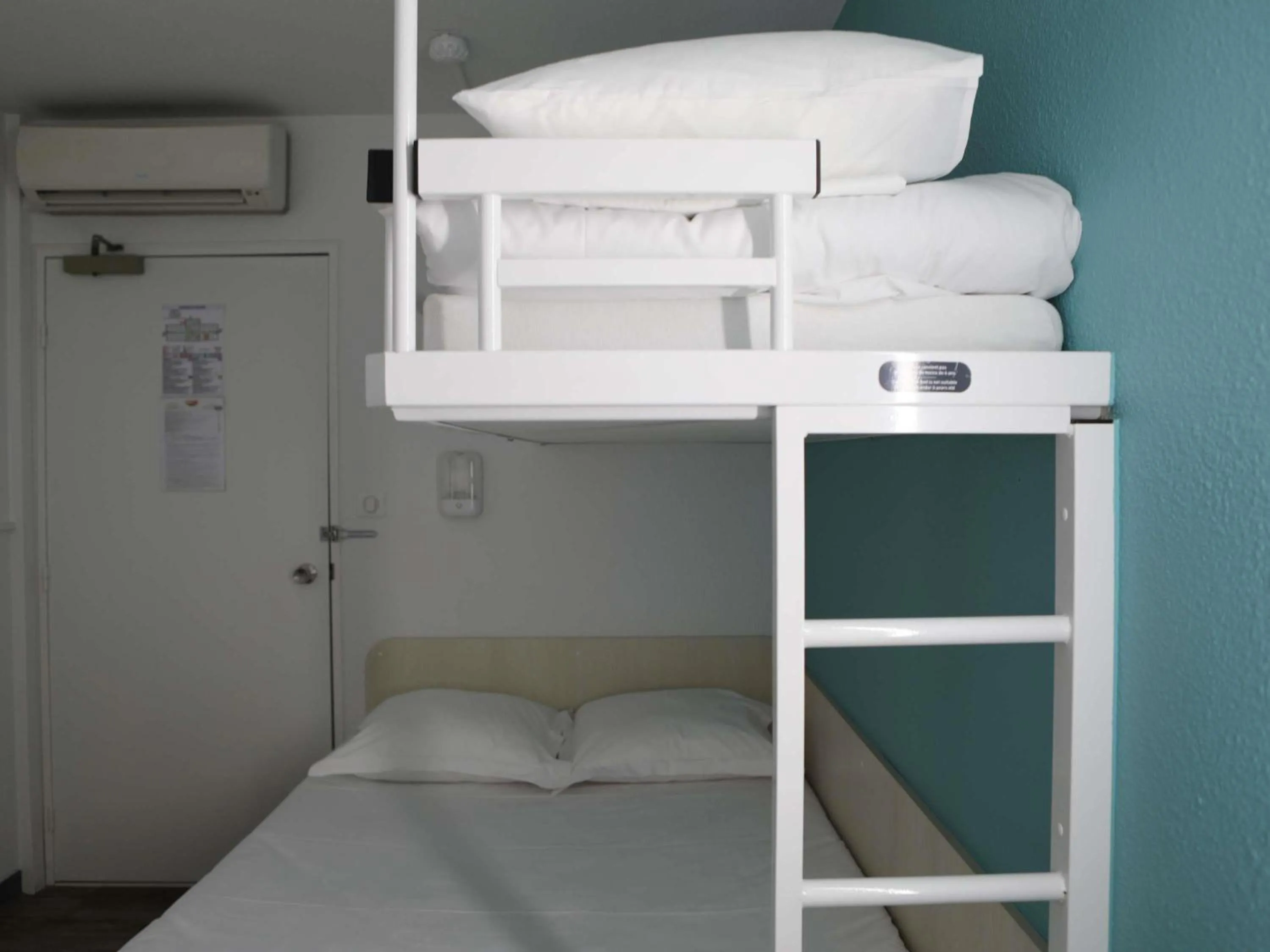 Bedroom, Bed in hotelF1 Orange Centre Echangeur A7 A9