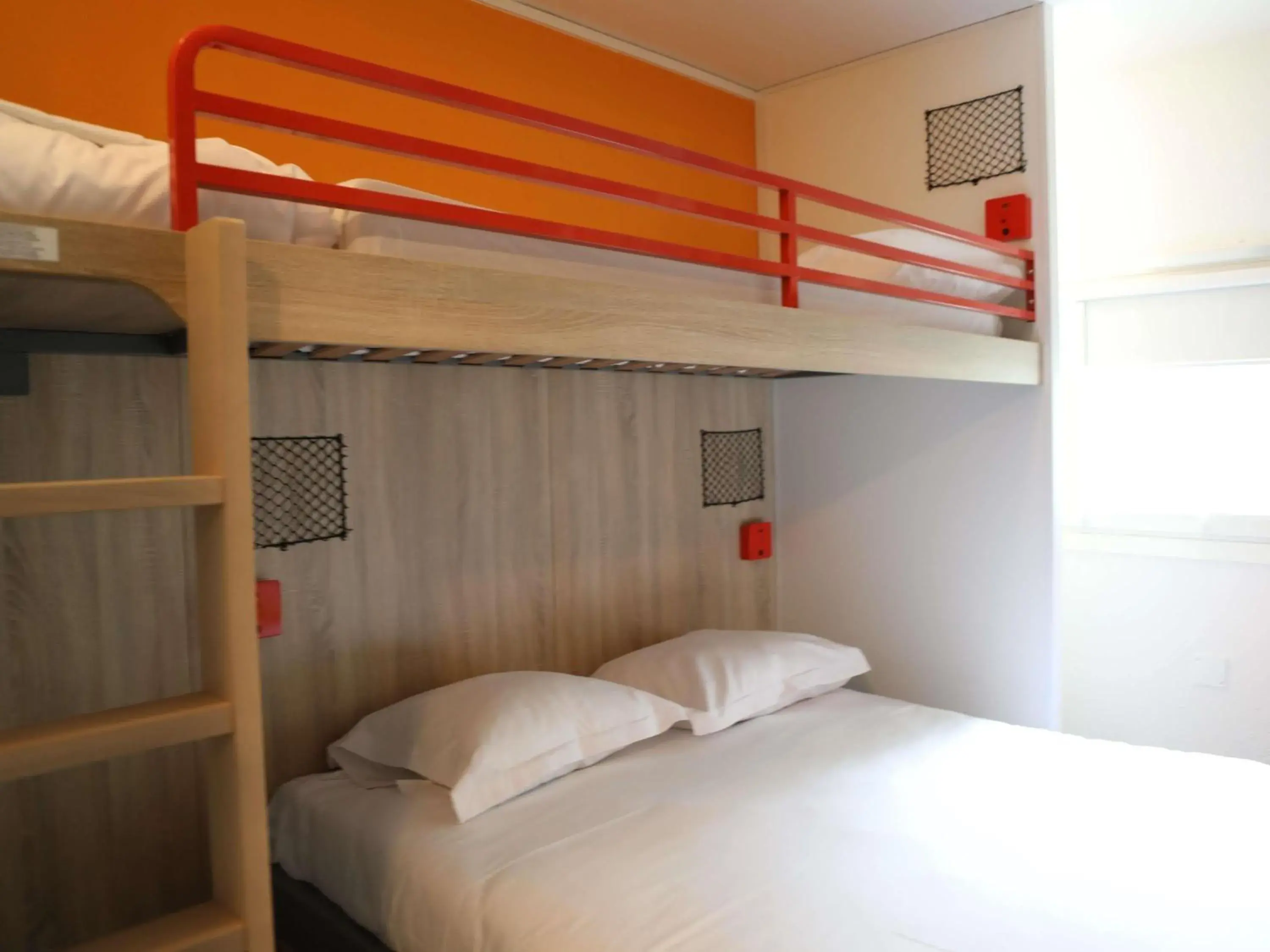 Double Room with One Single Bed in hotelF1 Orange Centre Echangeur A7 A9 Double Room with One Single Bed in hotelF1 Orange Centre Echangeur A7 A9