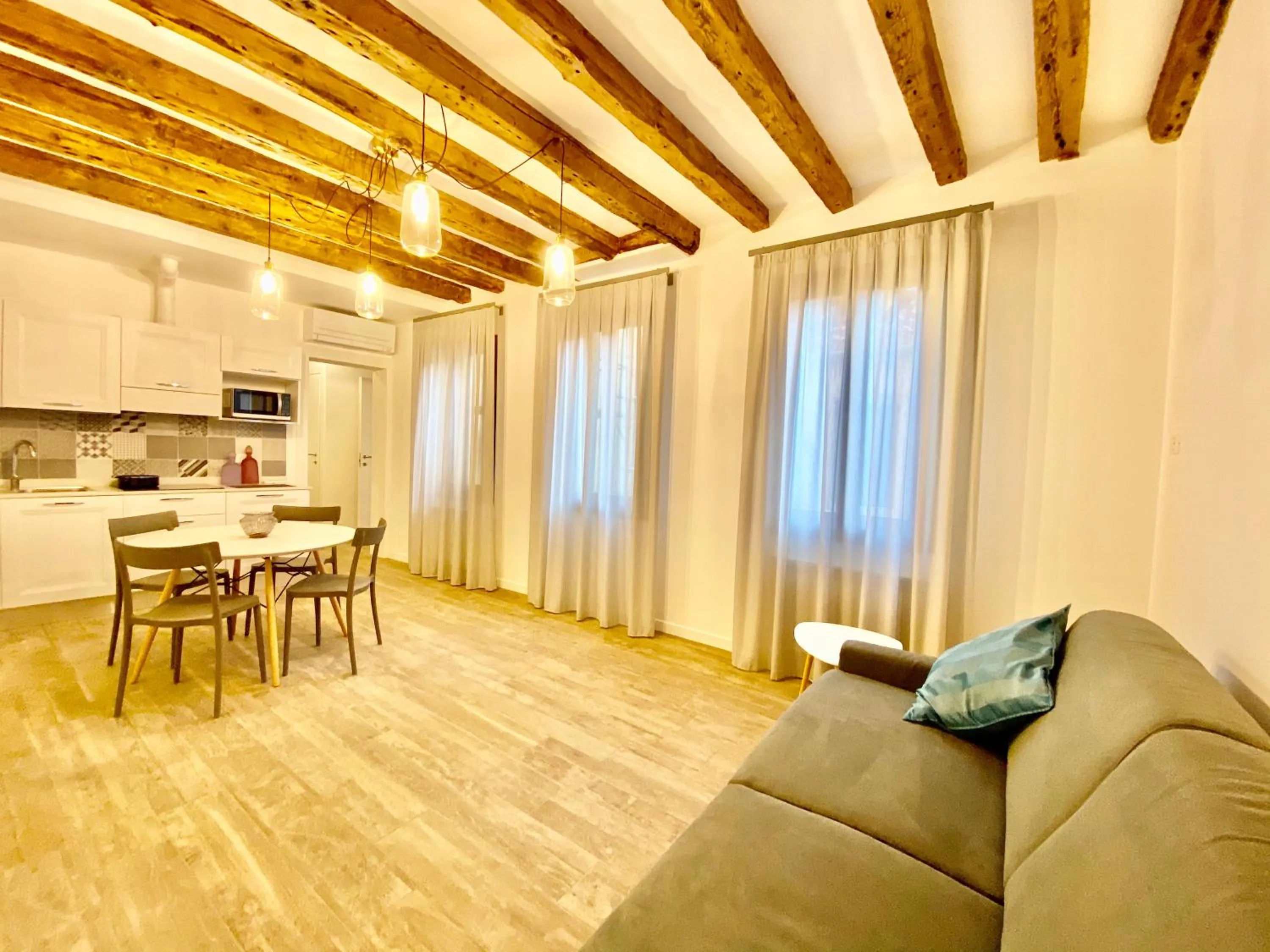 Suite House 4343 apartments