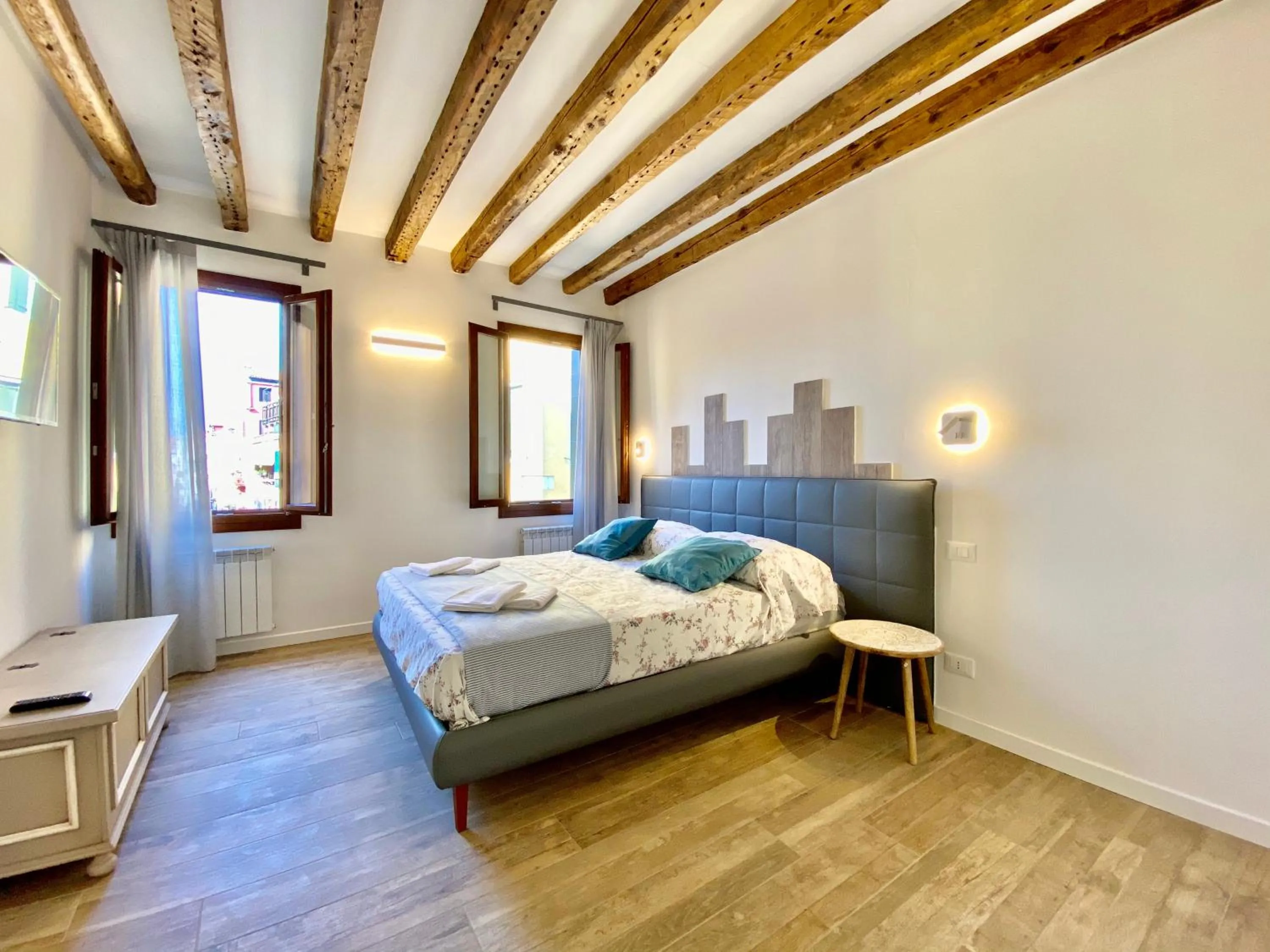 Bedroom, Bed in Suite House 4343 apartments