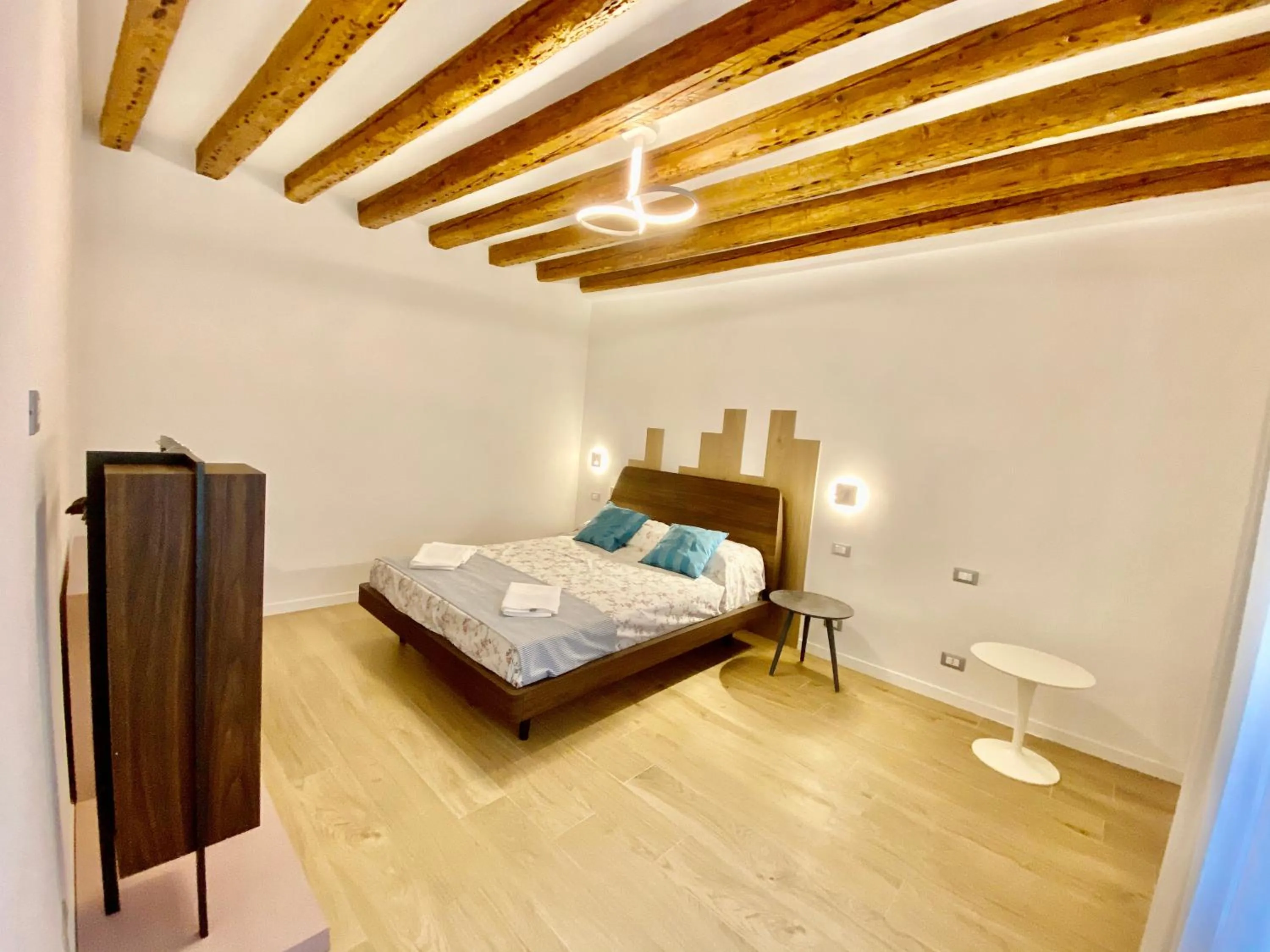 Bed in Suite House 4343 apartments
