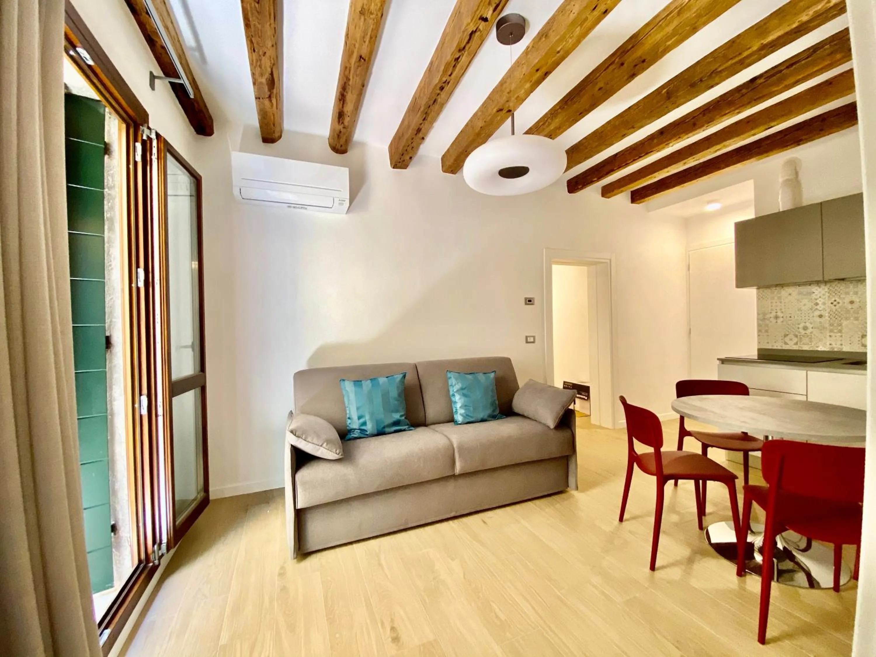 Kitchen or kitchenette in Suite House 4343 apartments