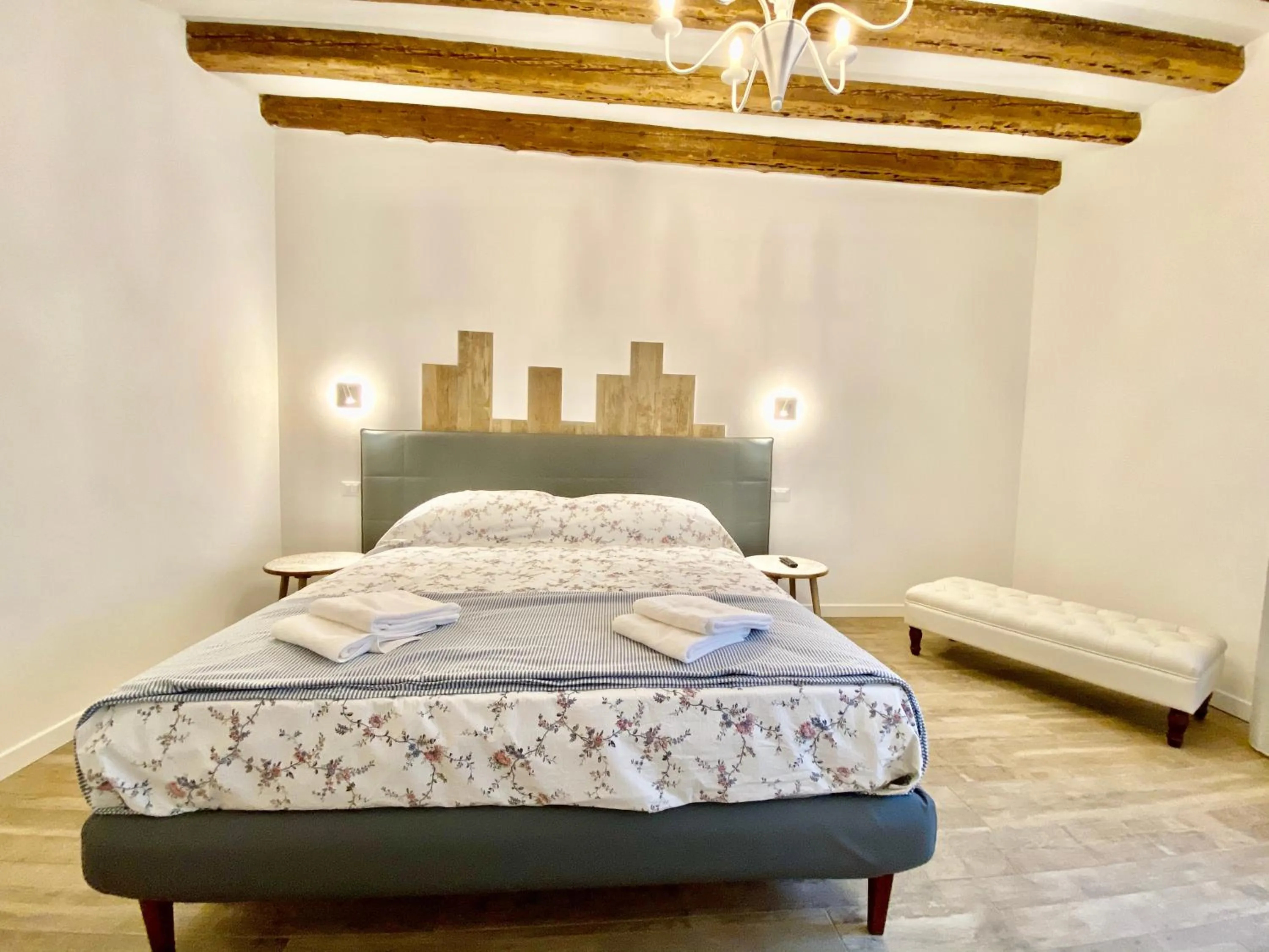 Bed in Suite House 4343 apartments