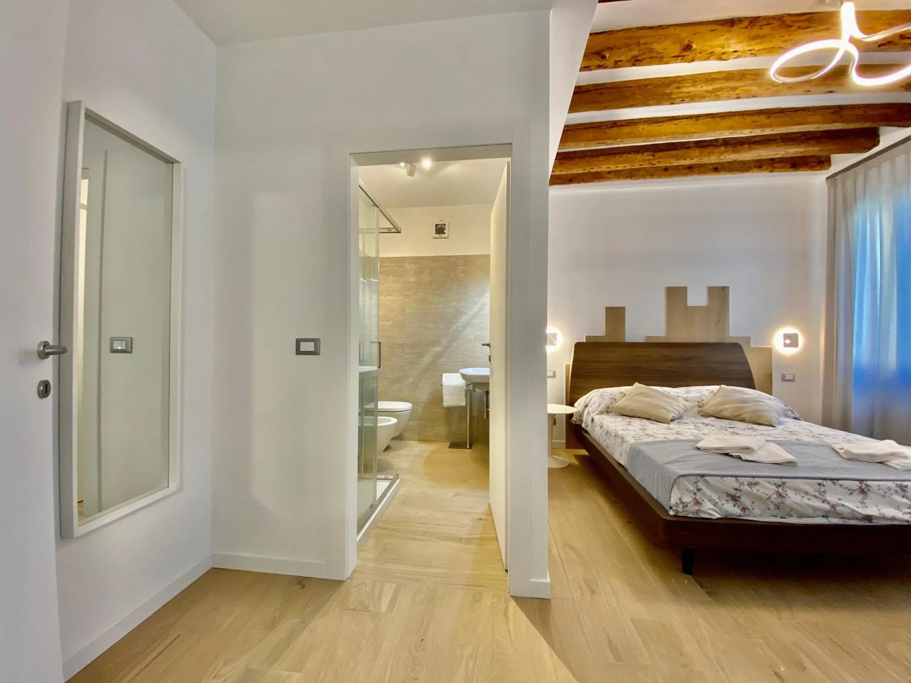 Bed in Suite House 4343 apartments