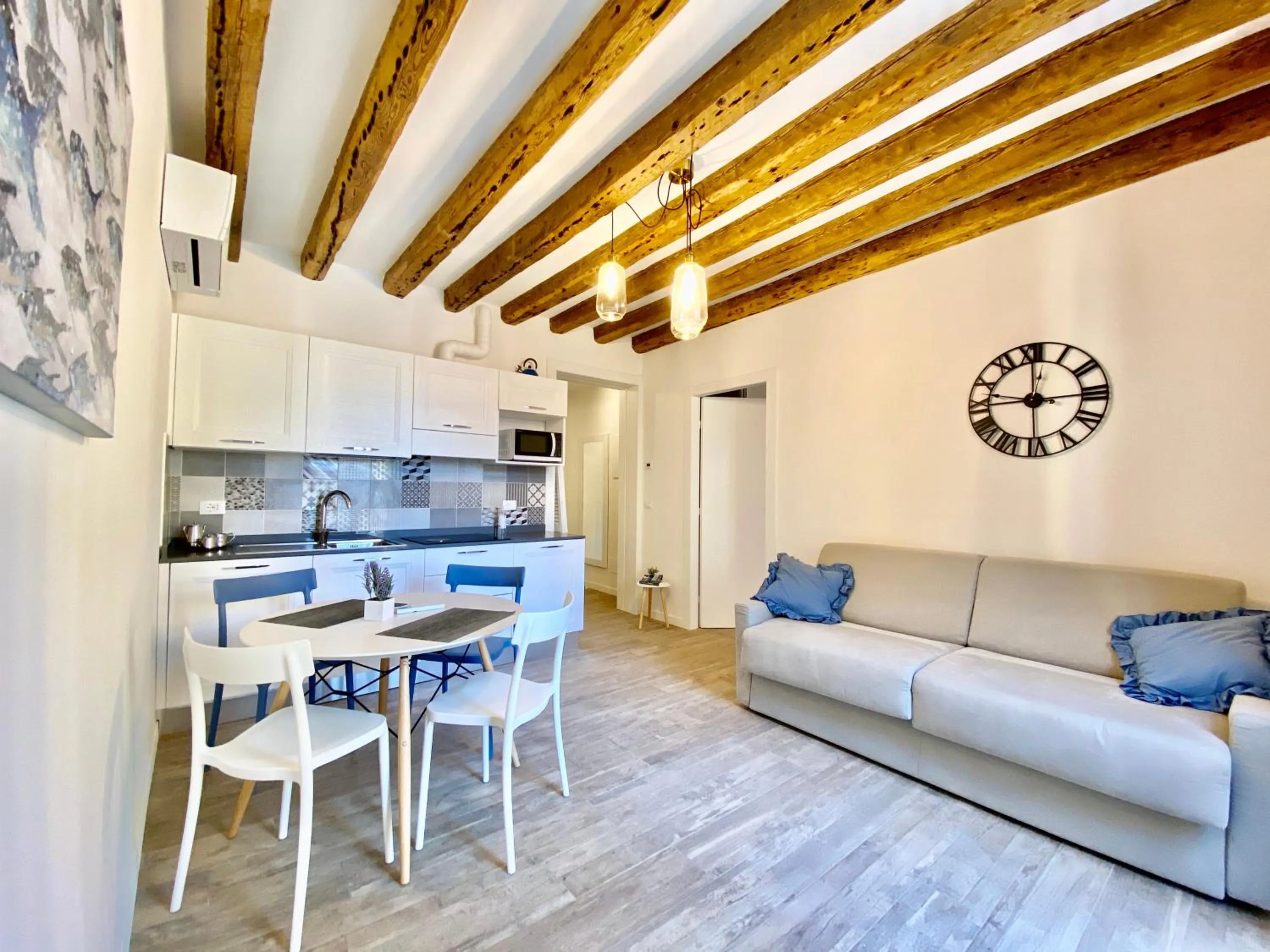 Living room in Suite House 4343 apartments