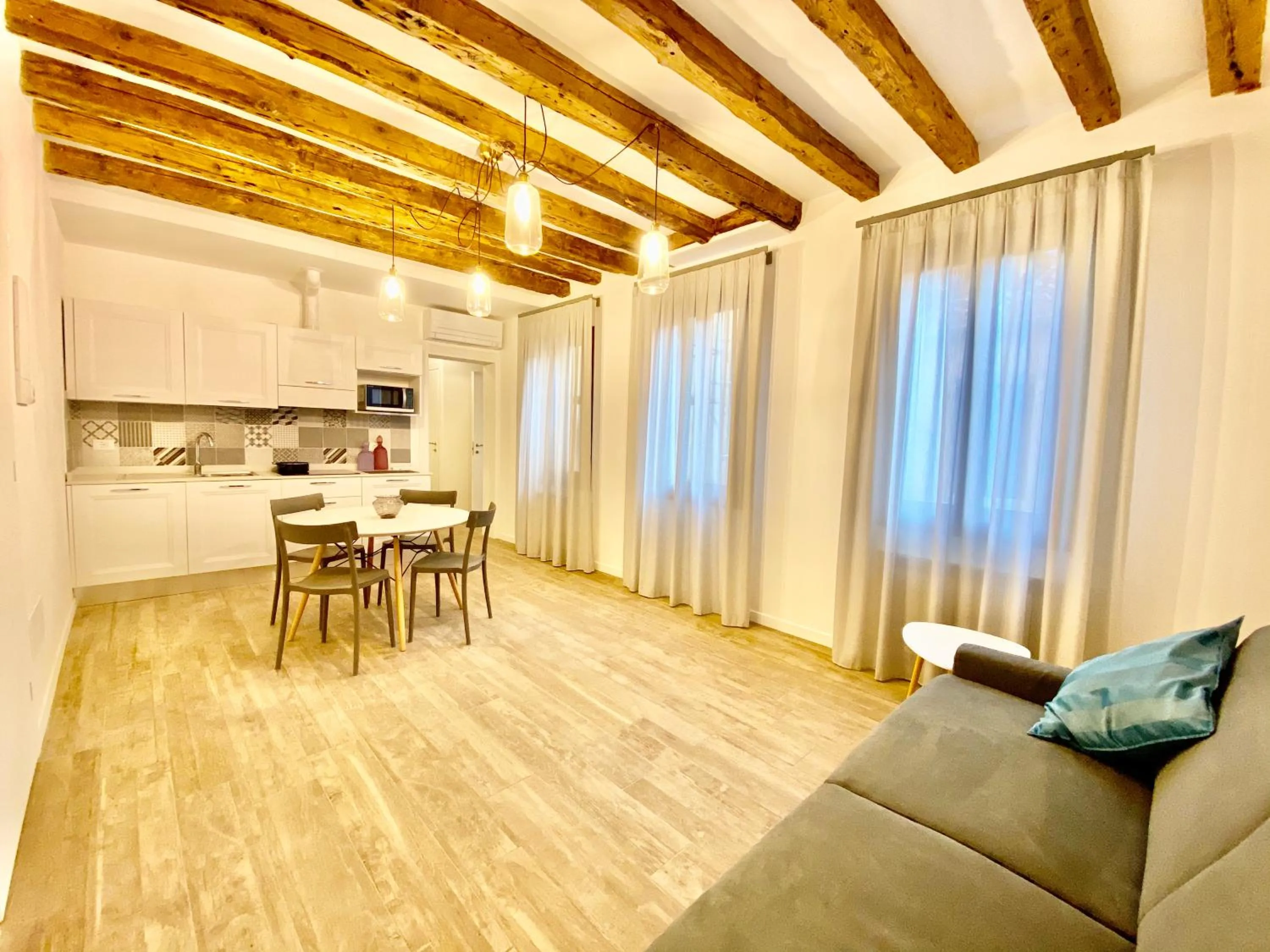 Suite House 4343 apartments