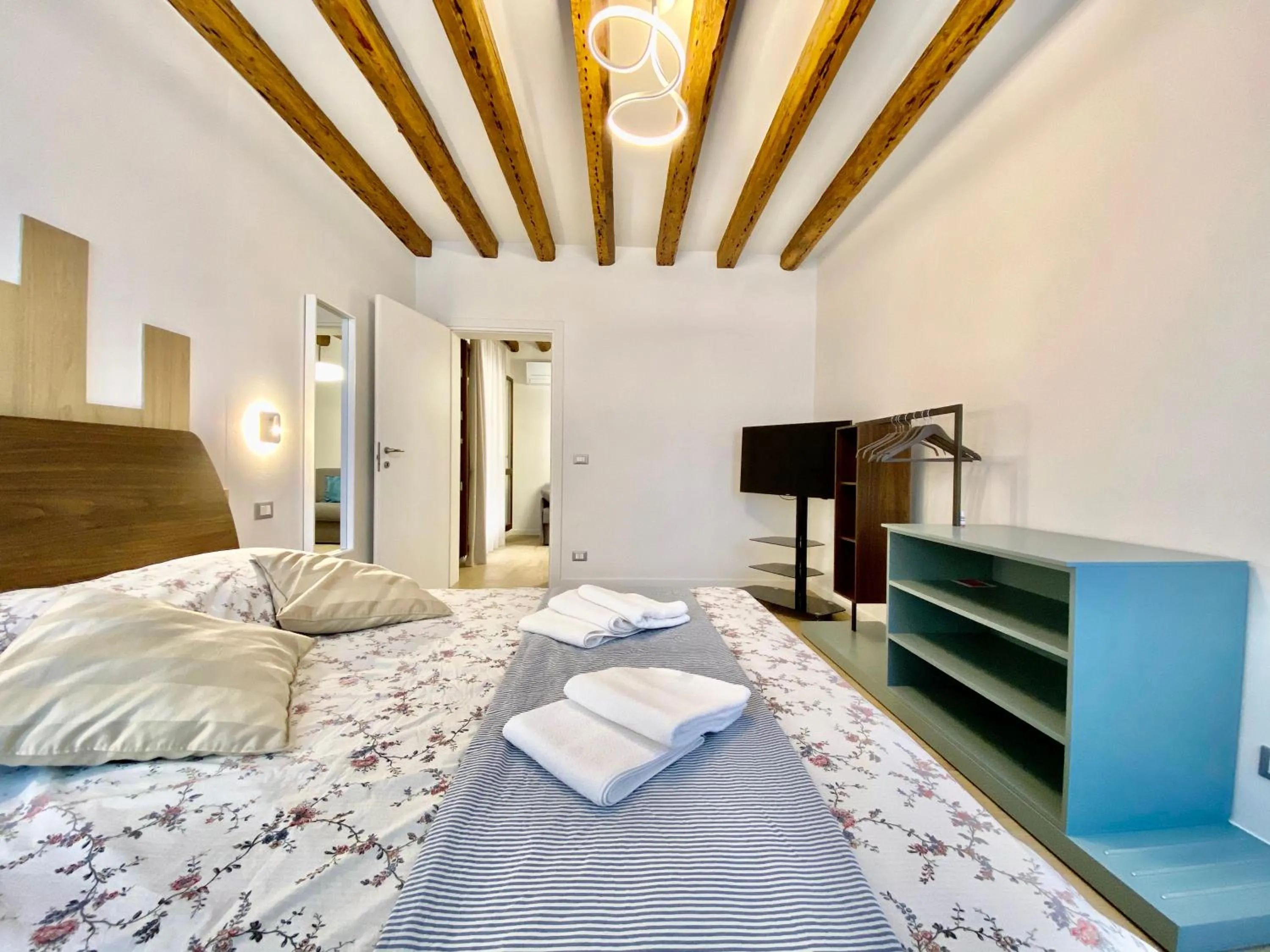 Bed in Suite House 4343 apartments
