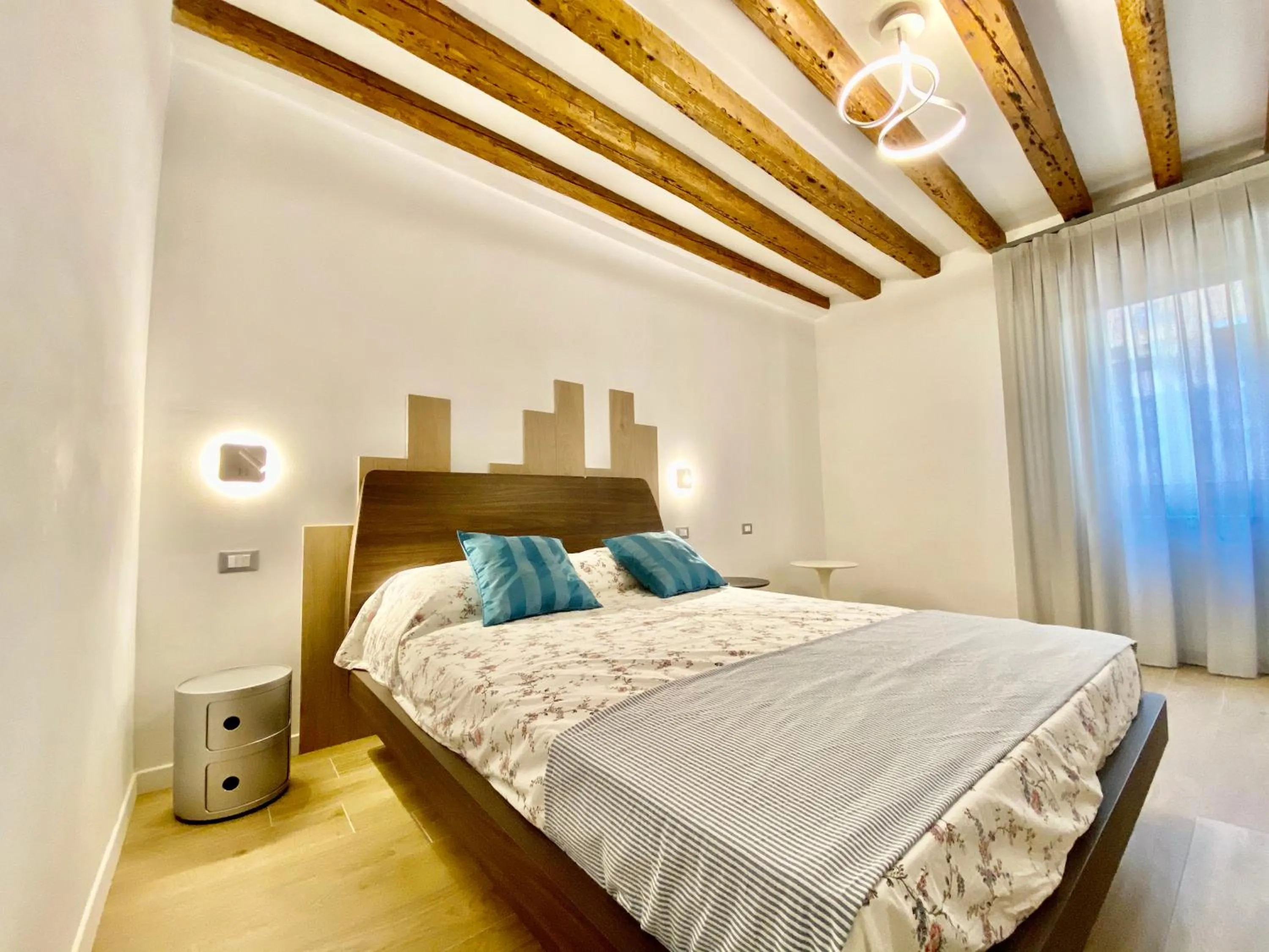 Bed in Suite House 4343 apartments