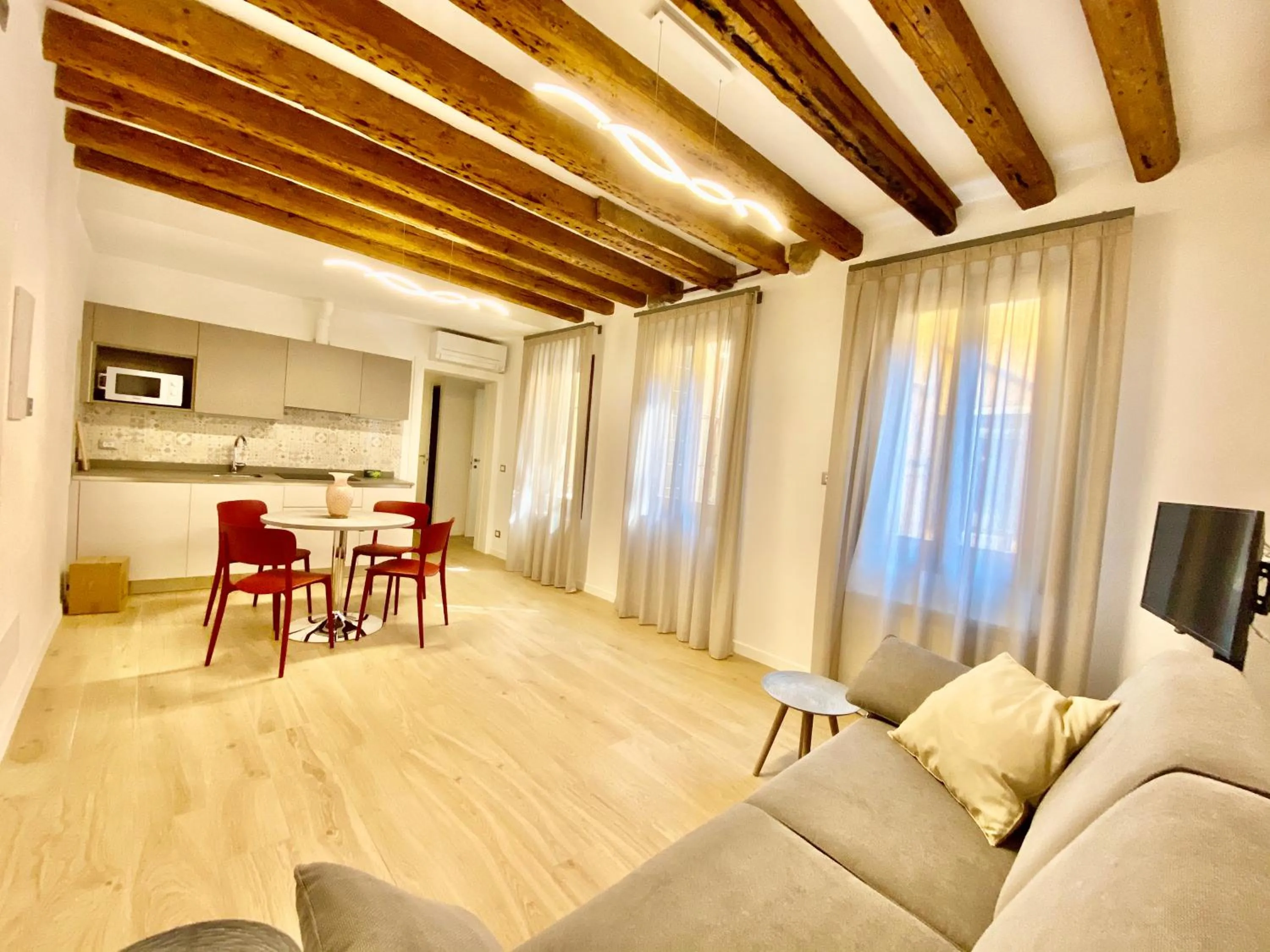 Suite House 4343 apartments