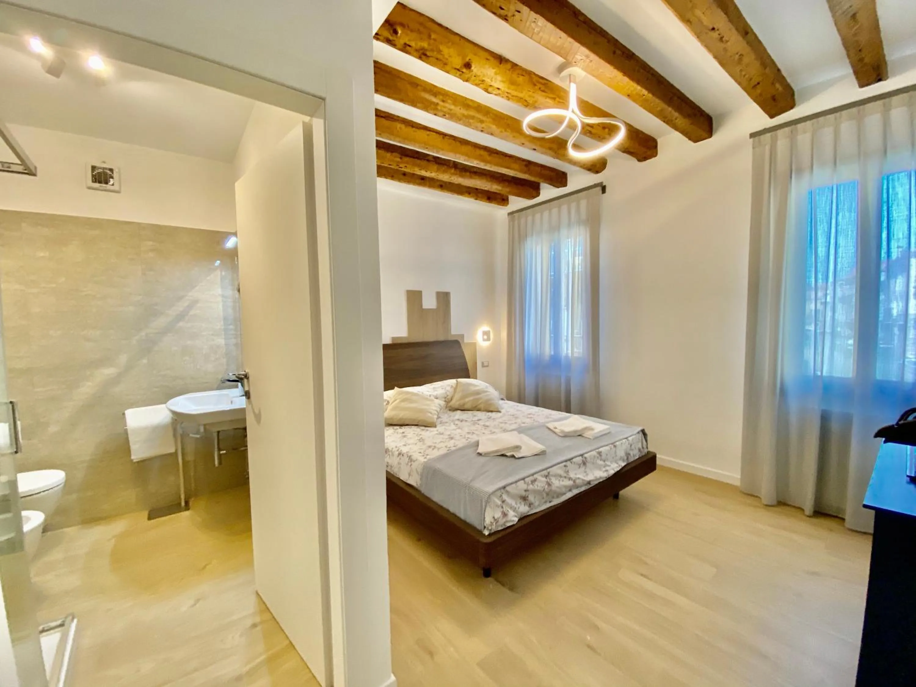 Bed in Suite House 4343 apartments