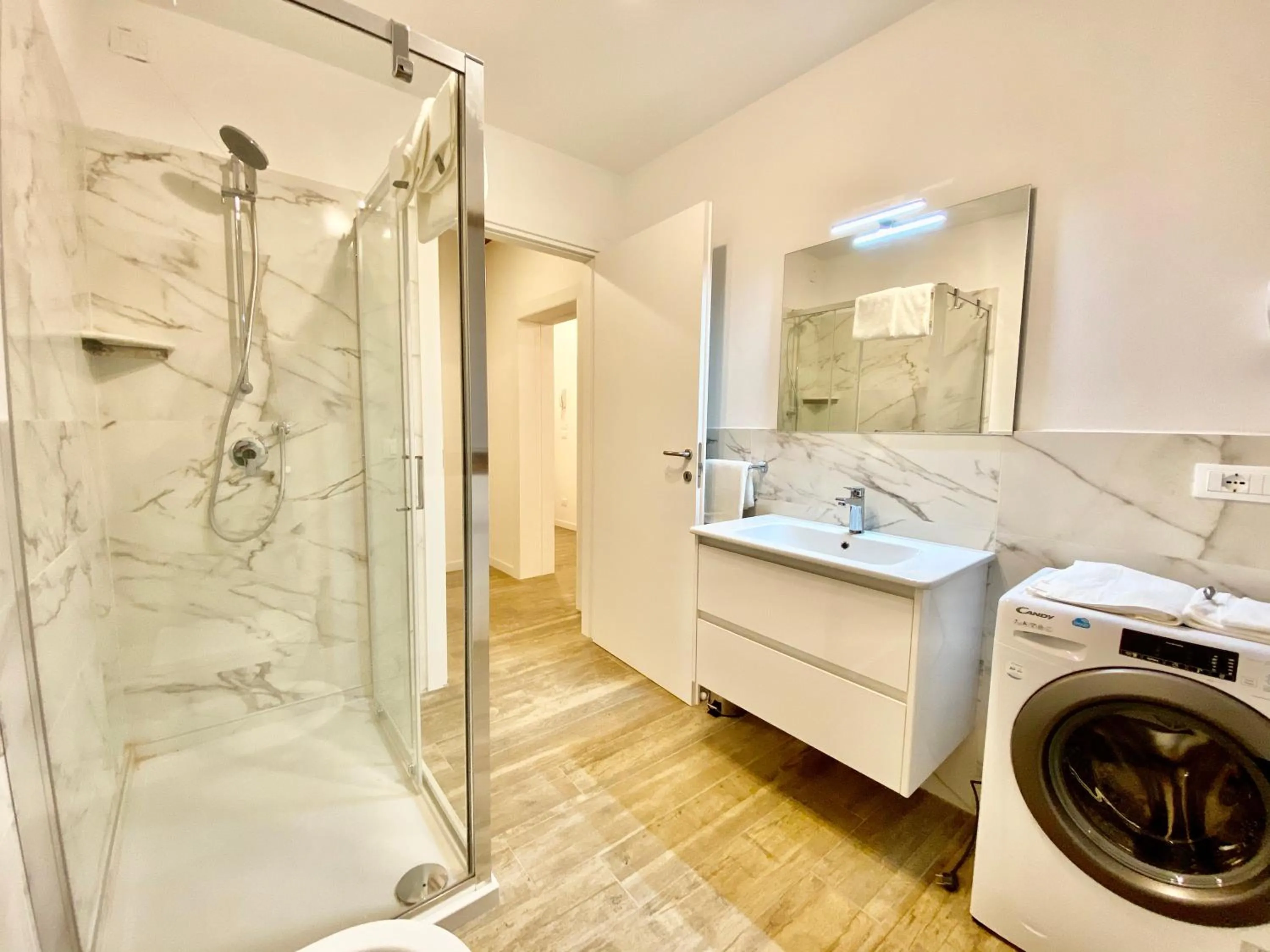 Shower in Suite House 4343 apartments