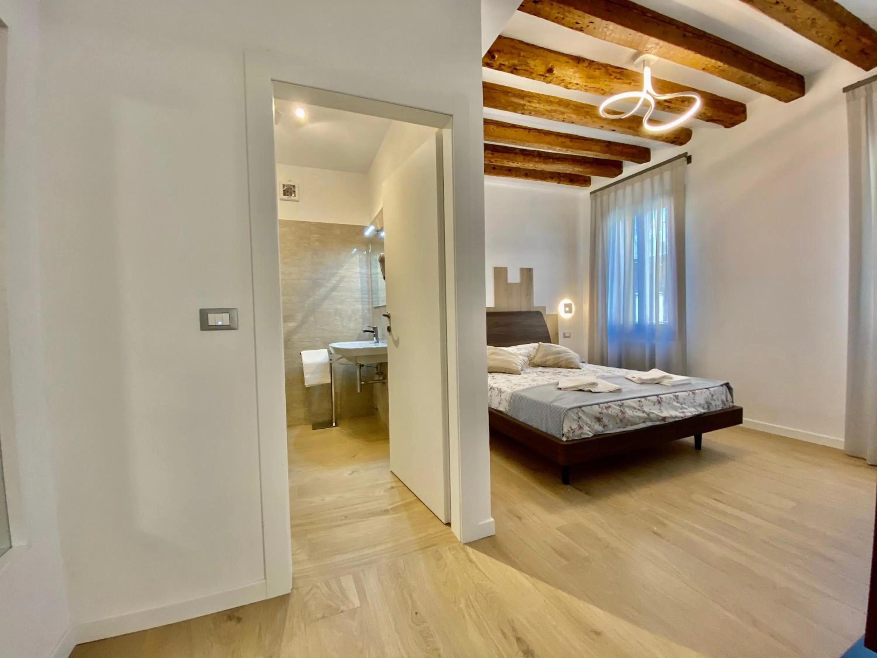 Bed in Suite House 4343 apartments