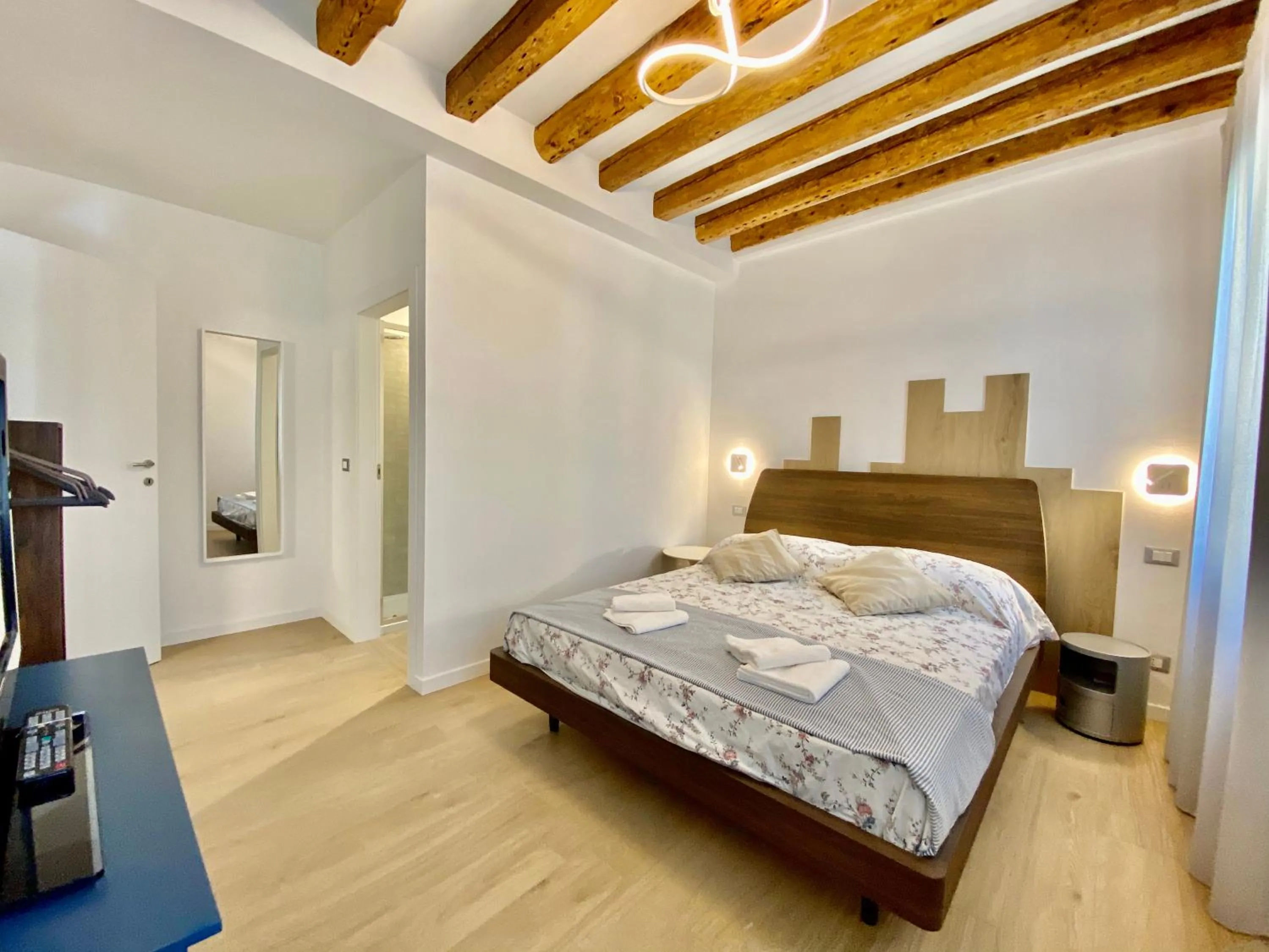 Bed in Suite House 4343 apartments