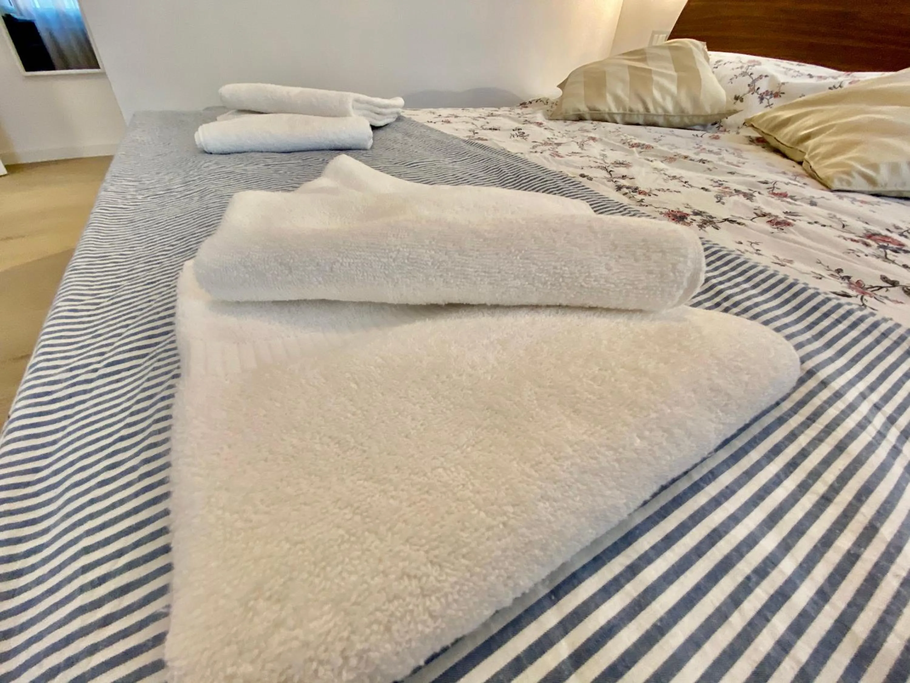 Bed in Suite House 4343 apartments