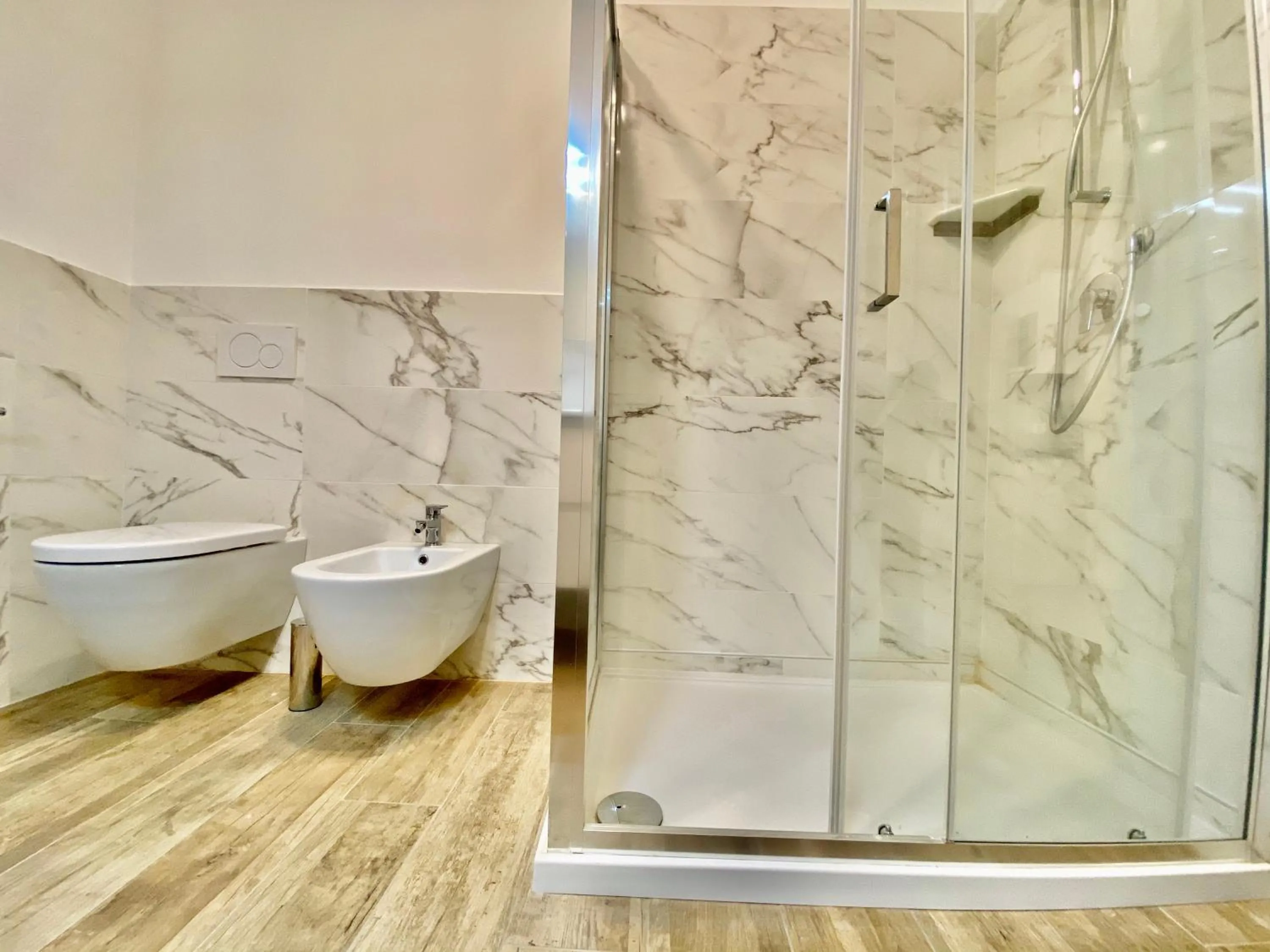 Bathroom in Suite House 4343 apartments