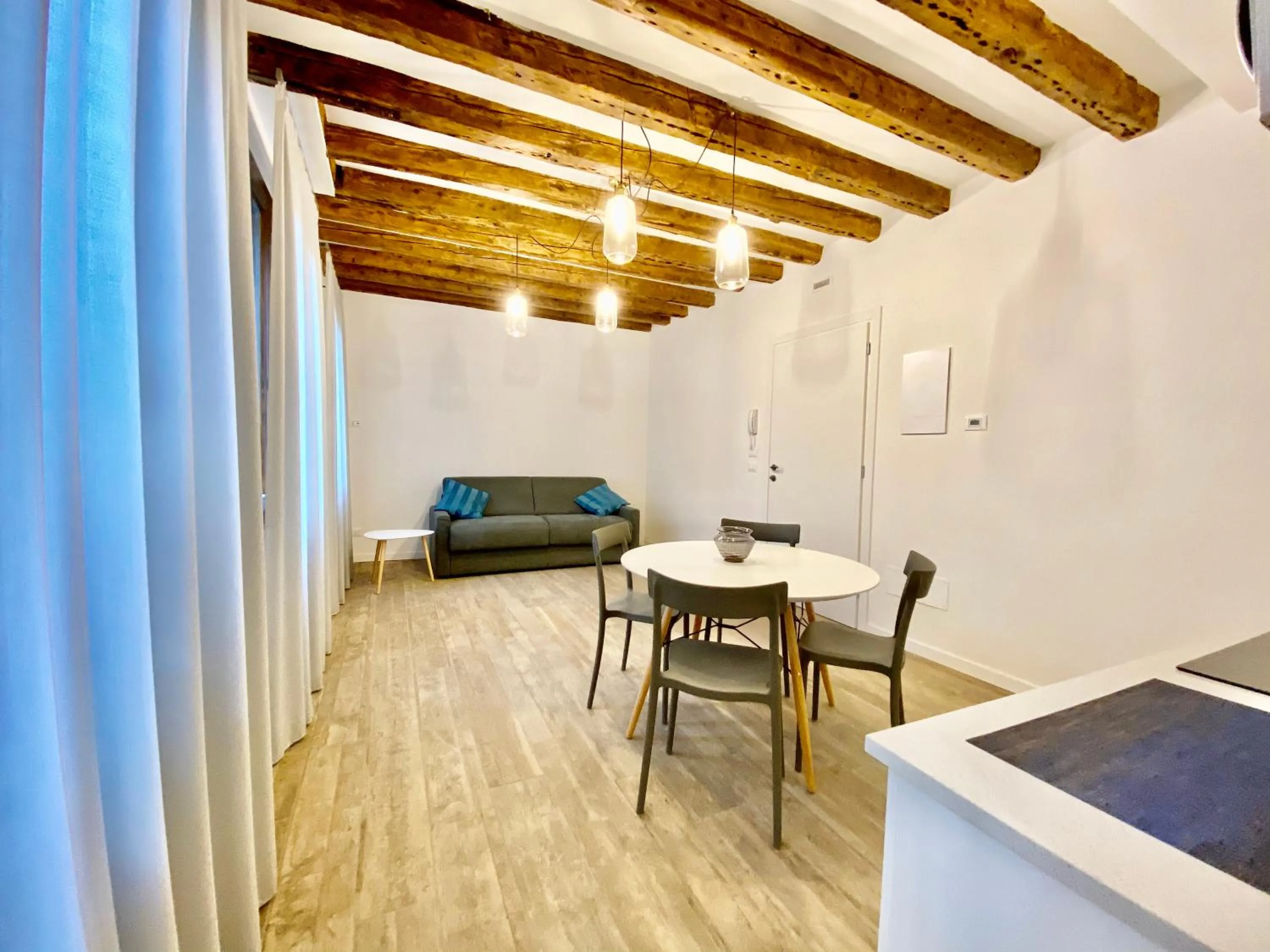 Suite House 4343 apartments