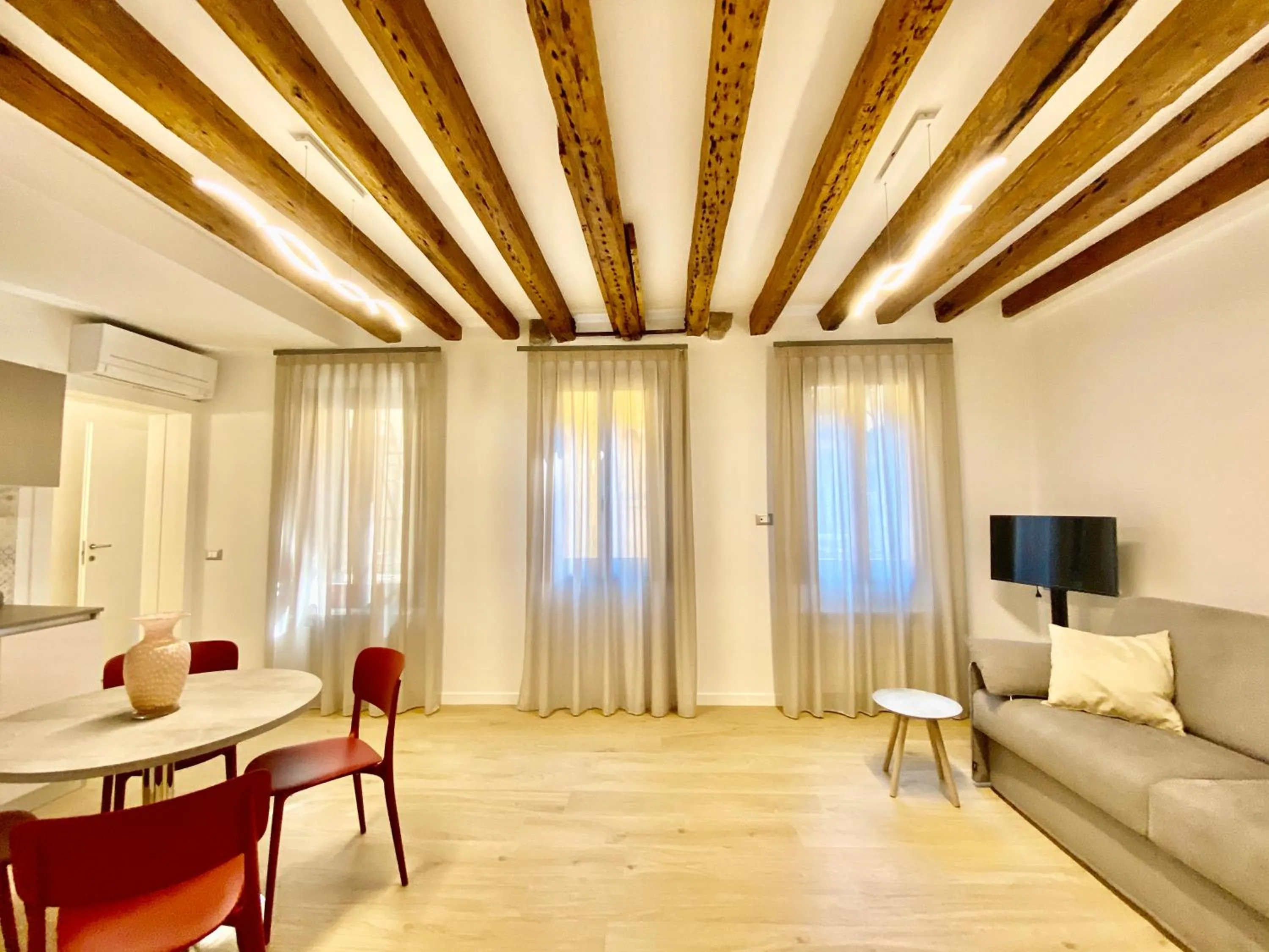 Suite House 4343 apartments