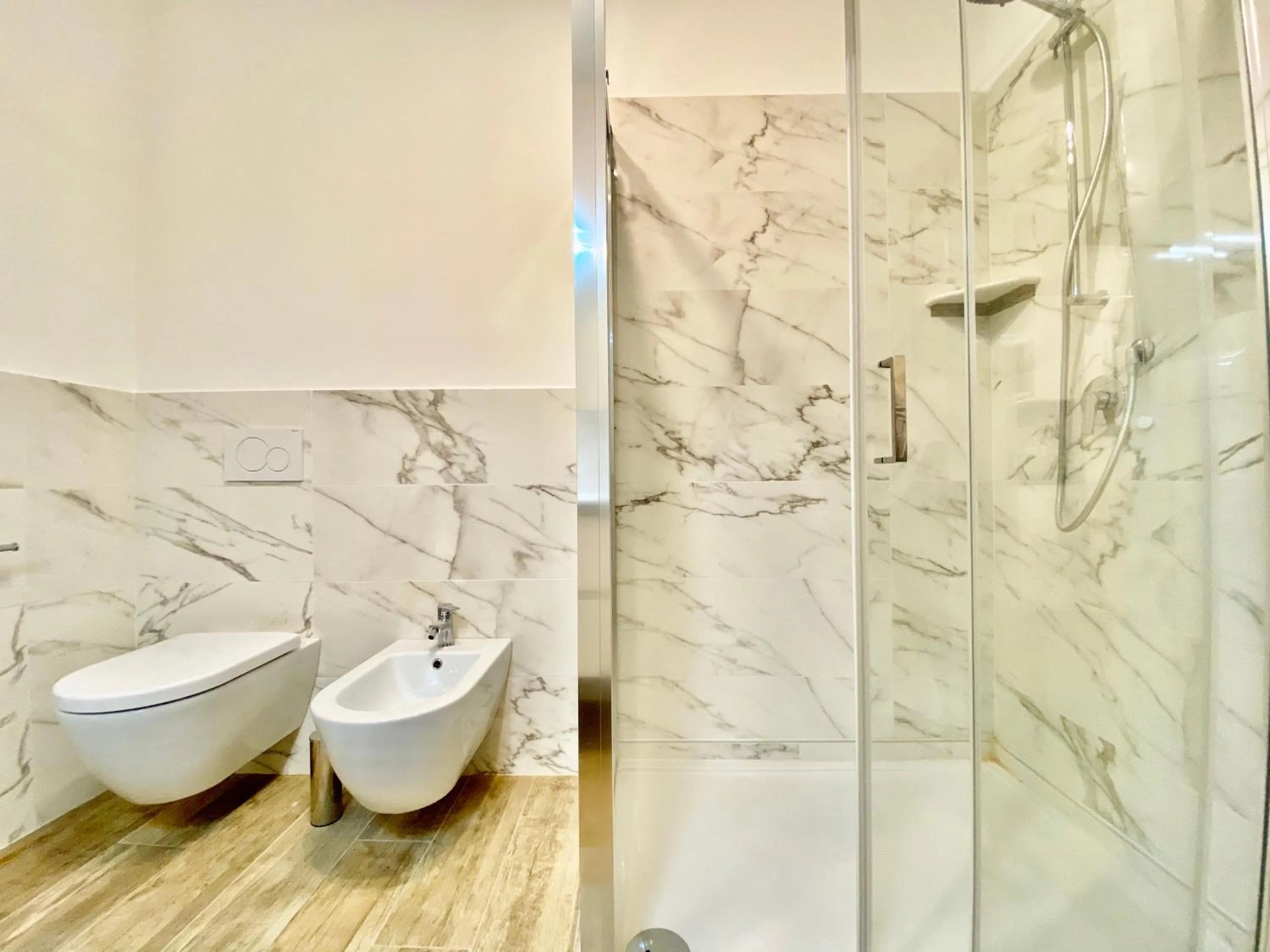 Shower in Suite House 4343 apartments