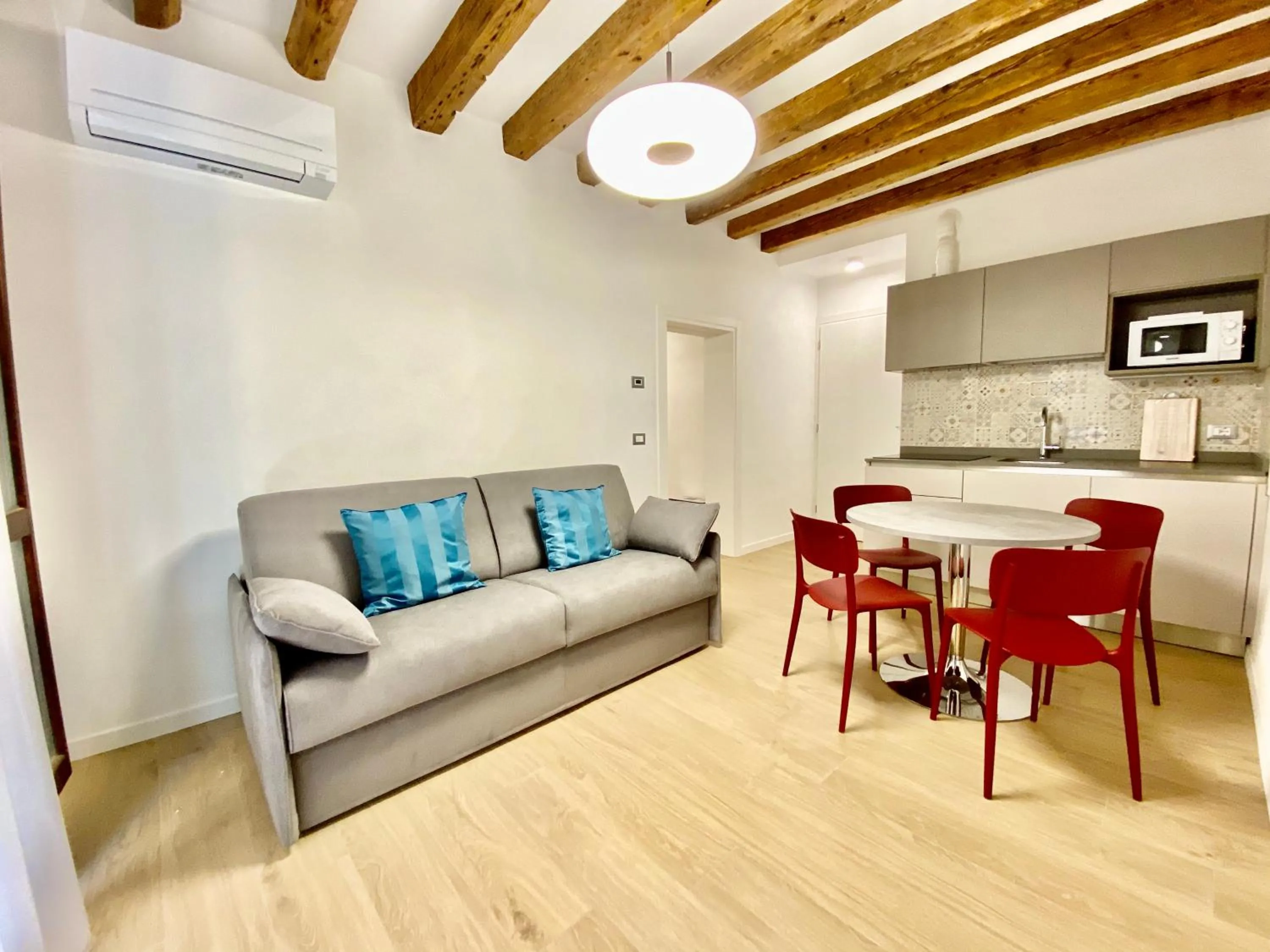 Suite House 4343 apartments
